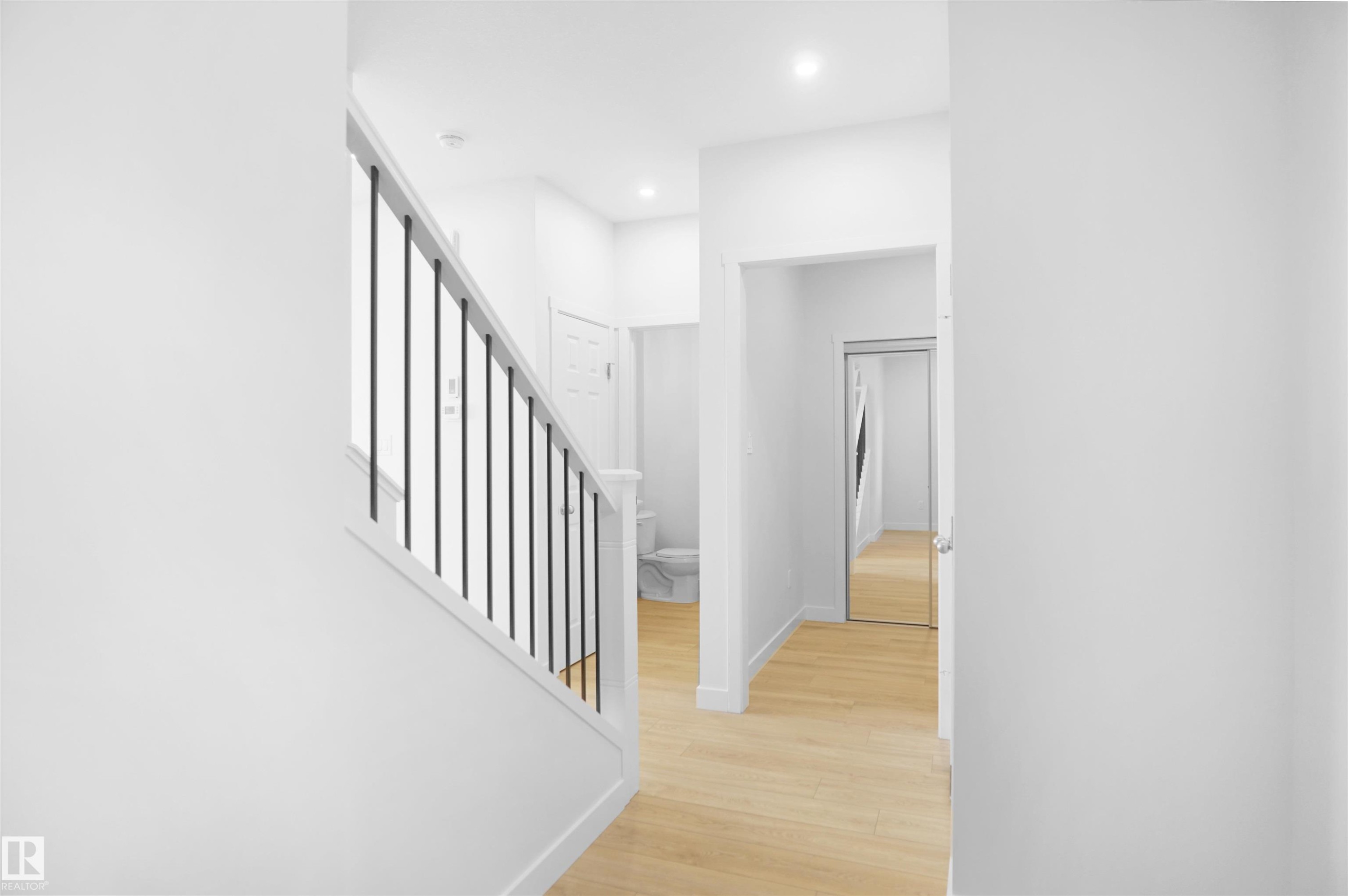 












18959 28 Avenue

,
Edmonton,




AB
T6M 3C4

