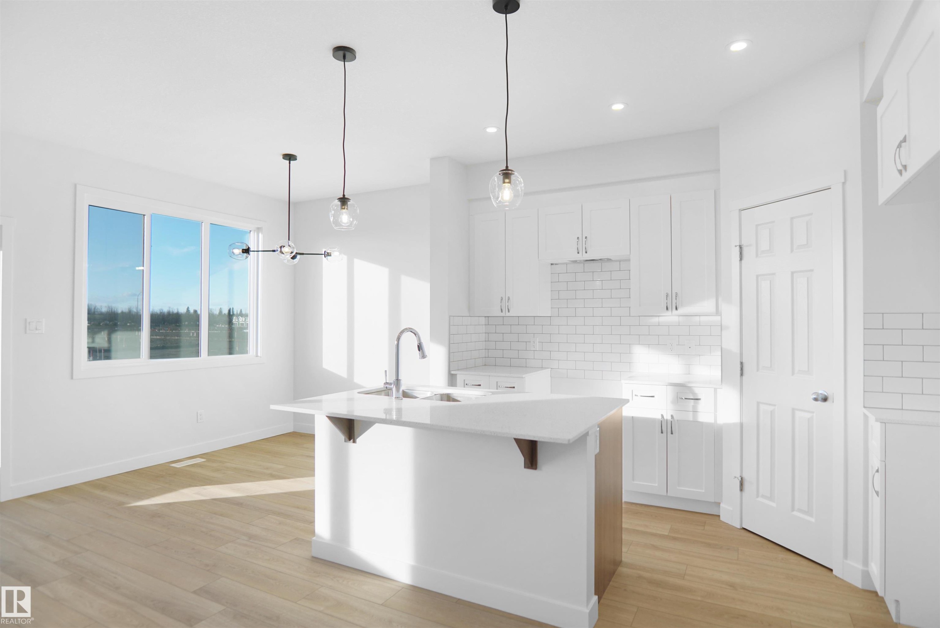 












18959 28 Avenue

,
Edmonton,




AB
T6M 3C4

