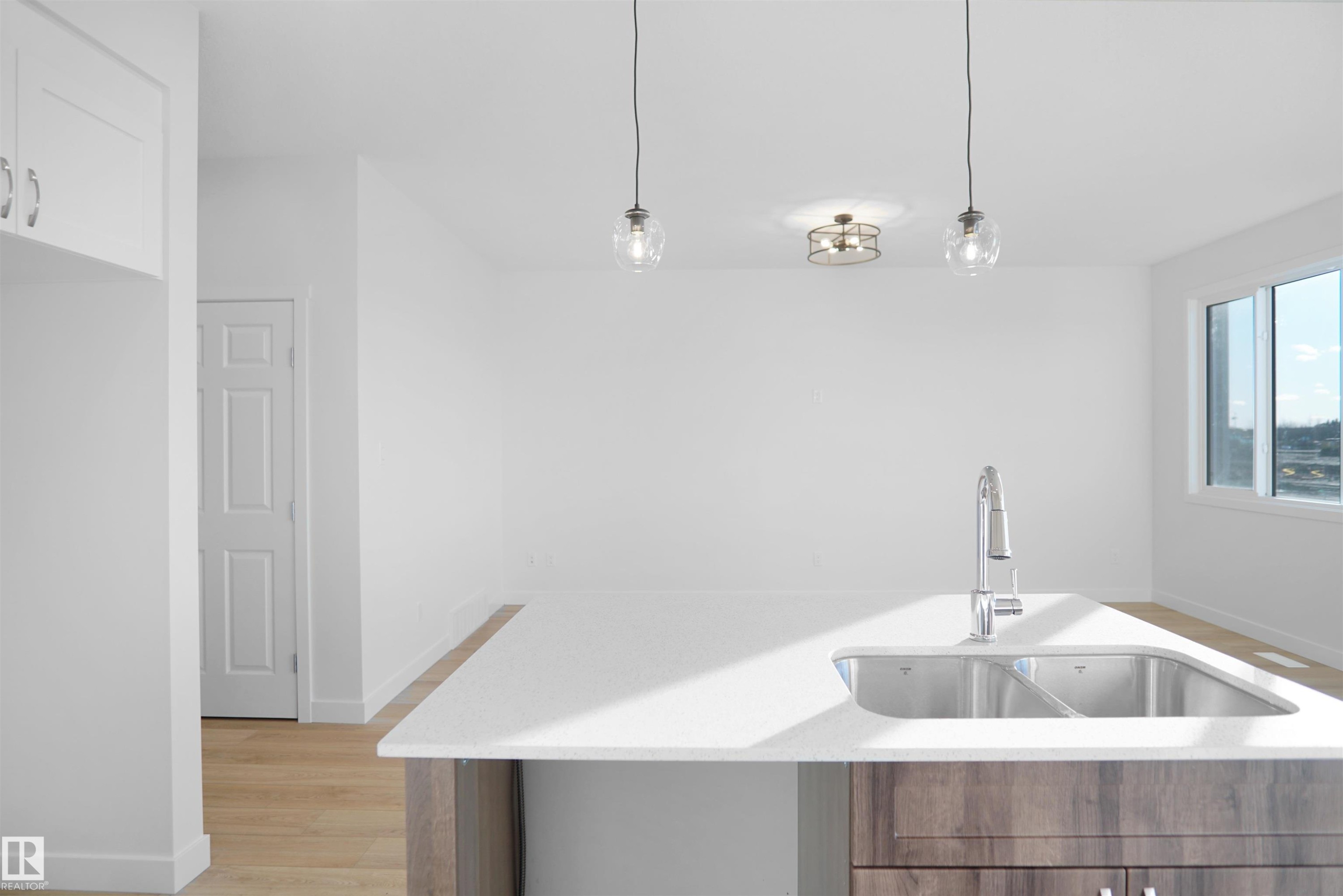 












18959 28 Avenue

,
Edmonton,




AB
T6M 3C4

