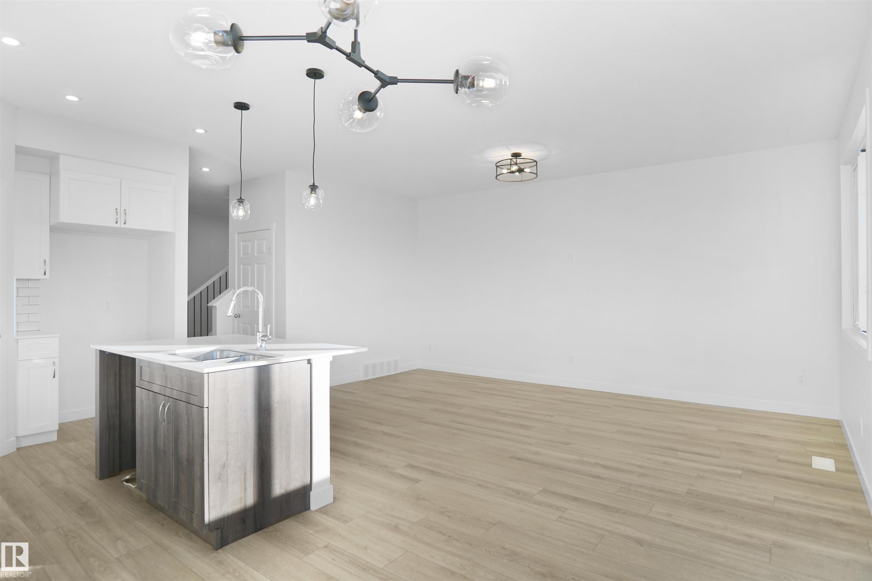 












18959 28 Avenue

,
Edmonton,




AB
T6M 3C4

