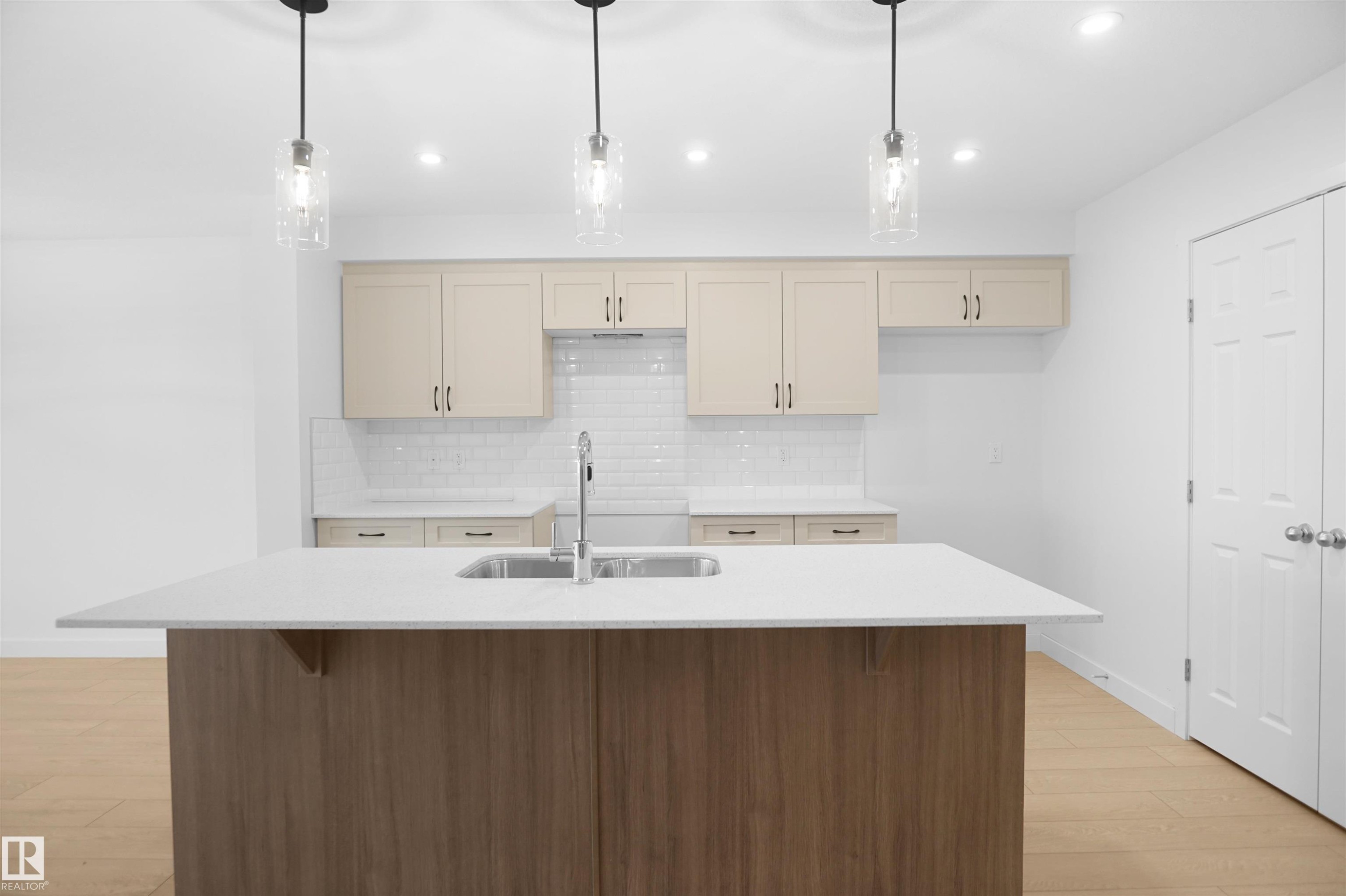 












1537 208 Street

,
Edmonton,




AB
T6W 5T6

