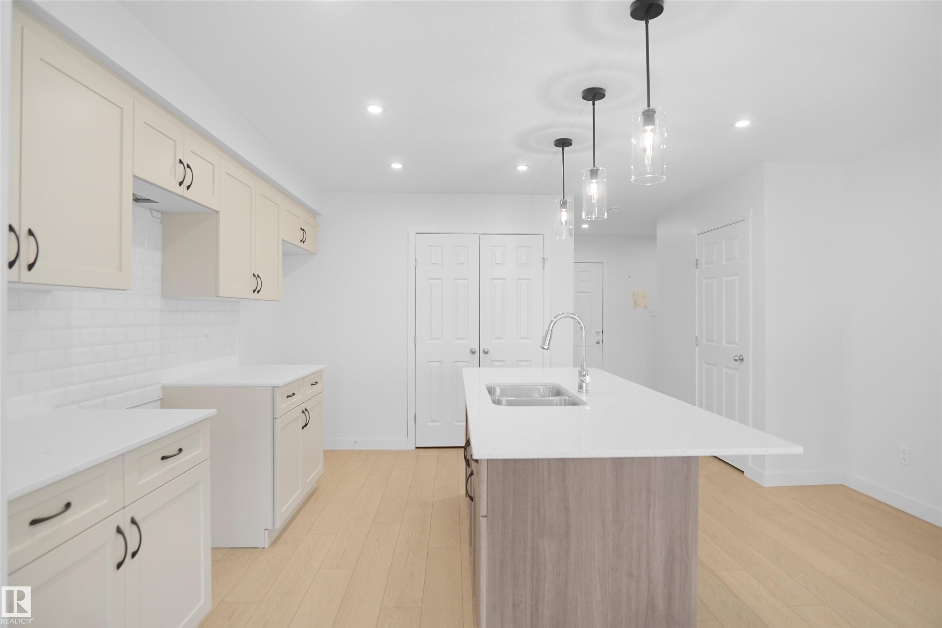 












1537 208 Street

,
Edmonton,




AB
T6W 5T6

