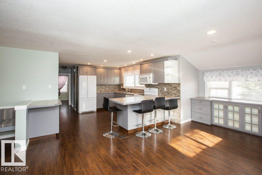 












1104 Hwy 18

,
Rural Westlock County,




AB
T7P 2P7

