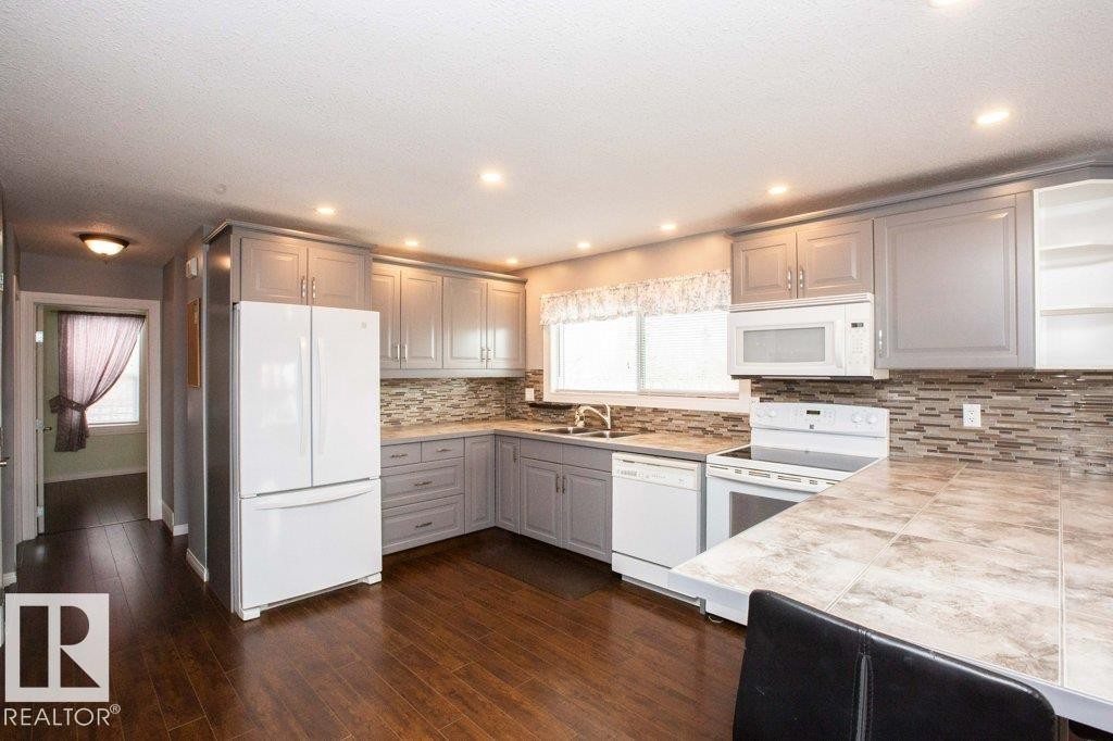 












1104 Hwy 18

,
Rural Westlock County,




AB
T7P 2P7

