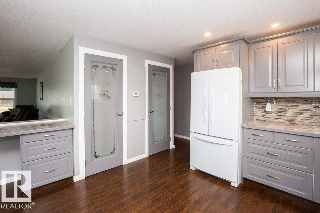 












1104 Hwy 18

,
Rural Westlock County,




AB
T7P 2P7

