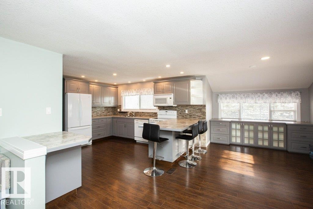 












1104 Hwy 18

,
Rural Westlock County,




AB
T7P 2P7

