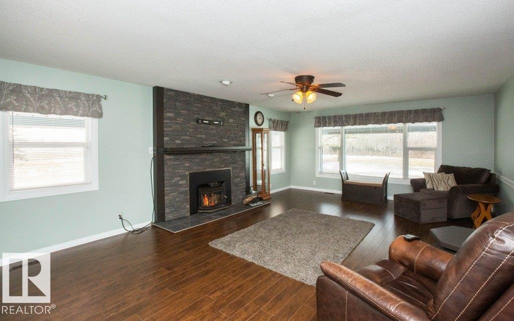 












1104 Hwy 18

,
Rural Westlock County,




AB
T7P 2P7

