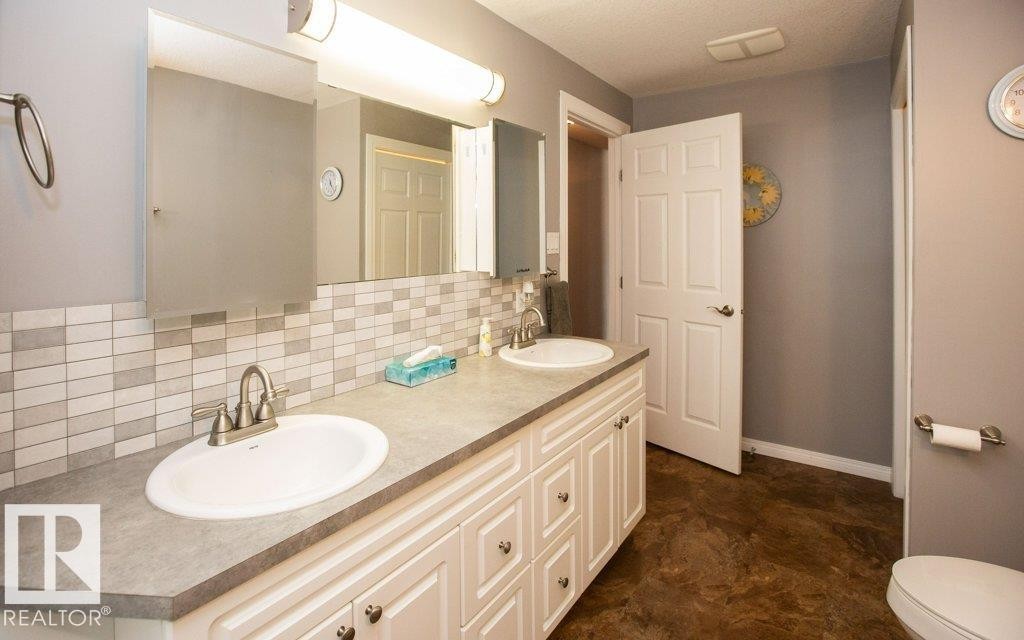 












1104 Hwy 18

,
Rural Westlock County,




AB
T7P 2P7

