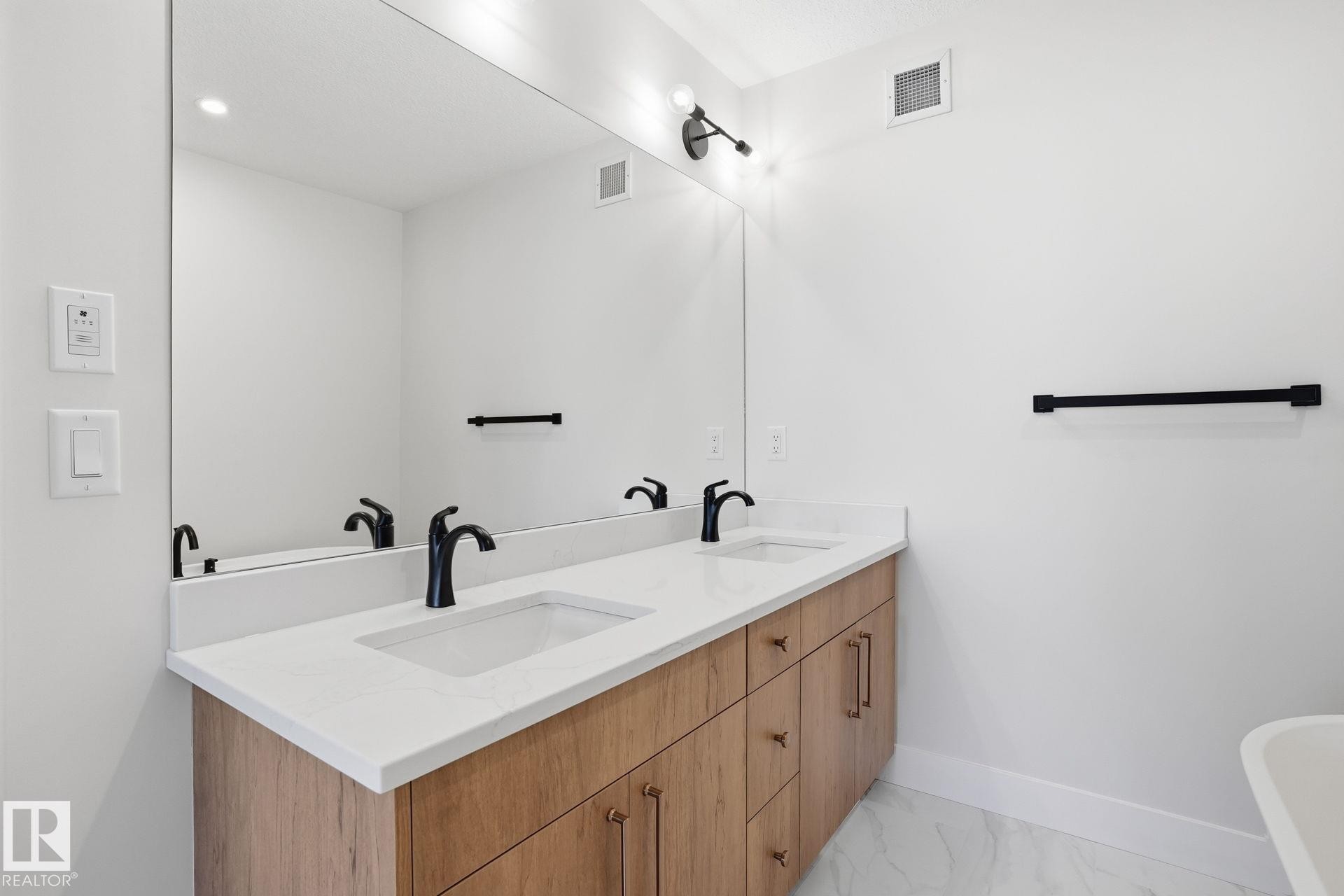 












721 ASTORIA Way

,
Devon,




AB
T9G 0M7

