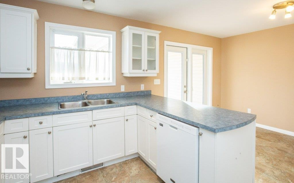 












11107 103 Street

,
Westlock,




AB
T7P 1G6

