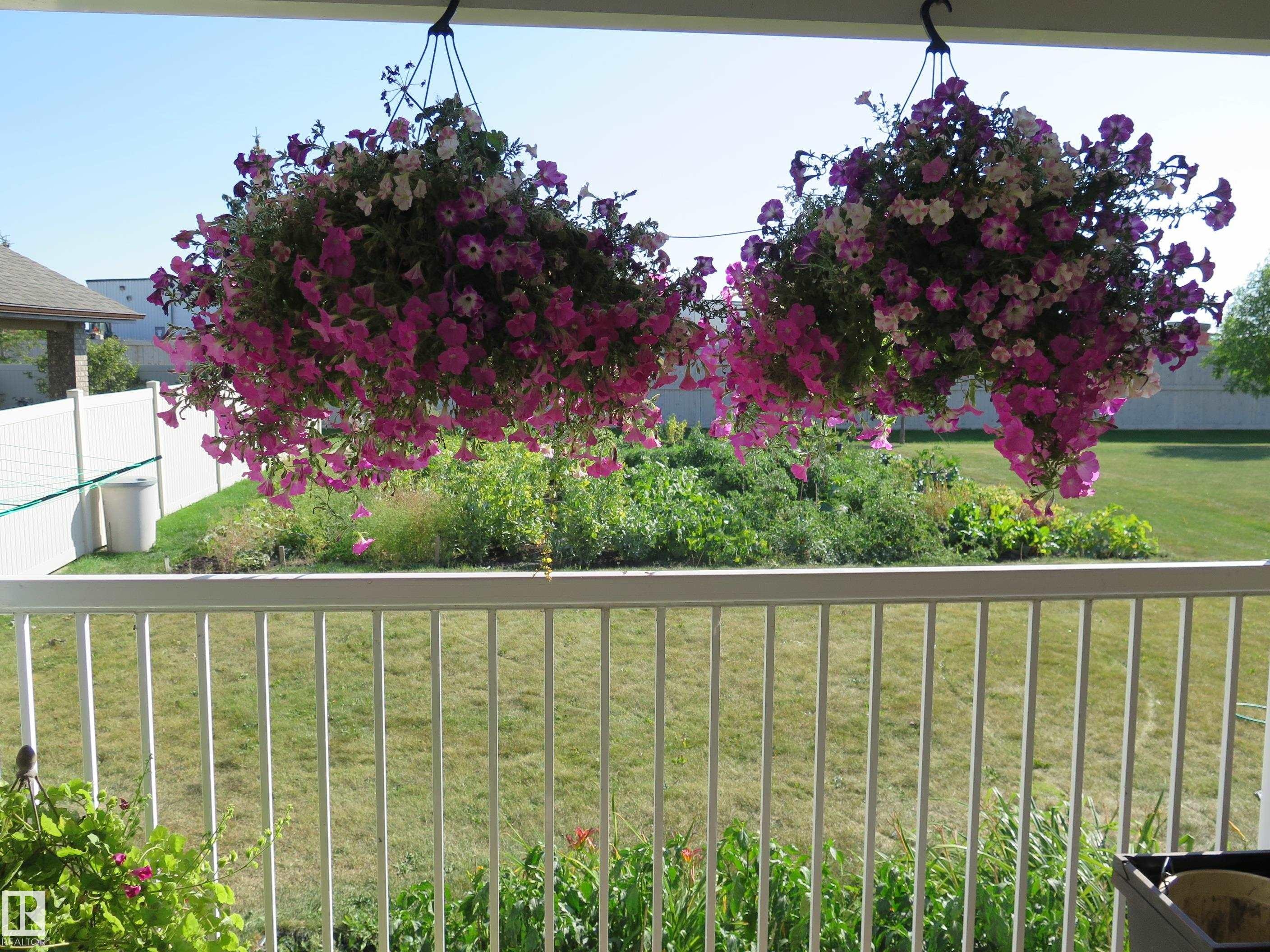 












11107 103 Street

,
Westlock,




AB
T7P 1G6

