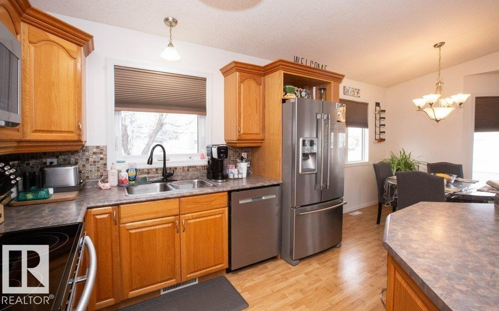 












4707 50 Street

,
Clyde,




AB
T0G 0P0

