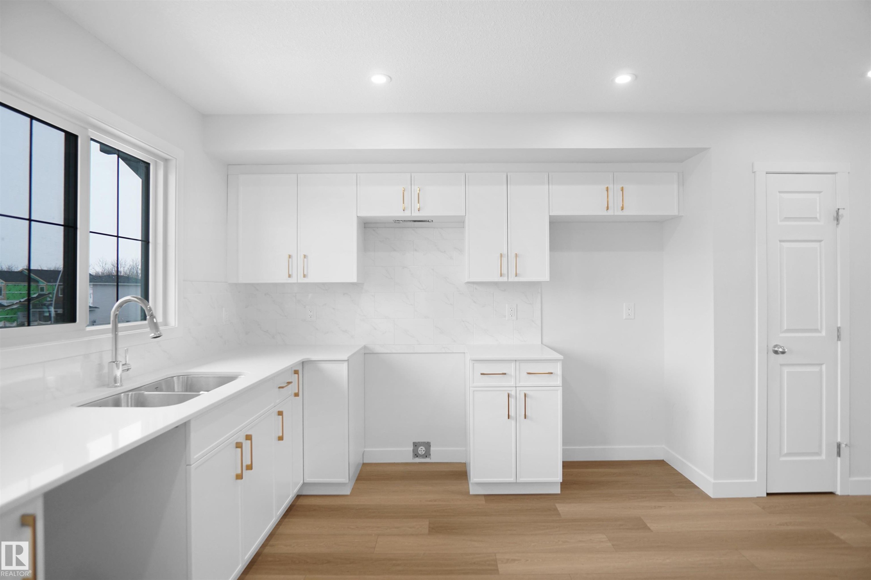 












639 176 Avenue

,
Edmonton,




AB
T5Y 4G1

