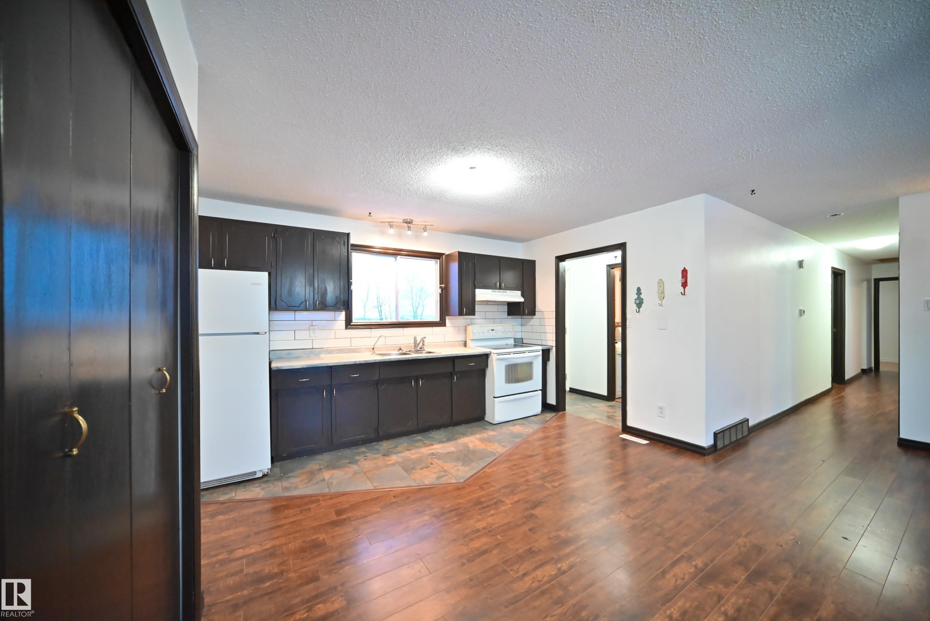 












4715 49 Avenue

,
Ranfurly,




AB
T0B 3T0

