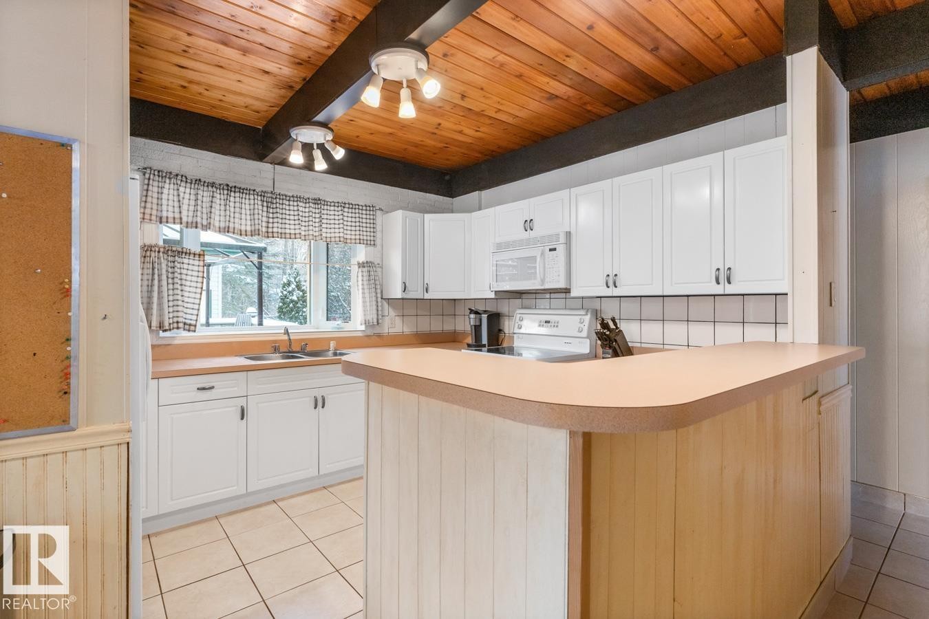 












311 3RD Street

,
Rural Lac Ste. Anne County,




AB
T0E 0L0

