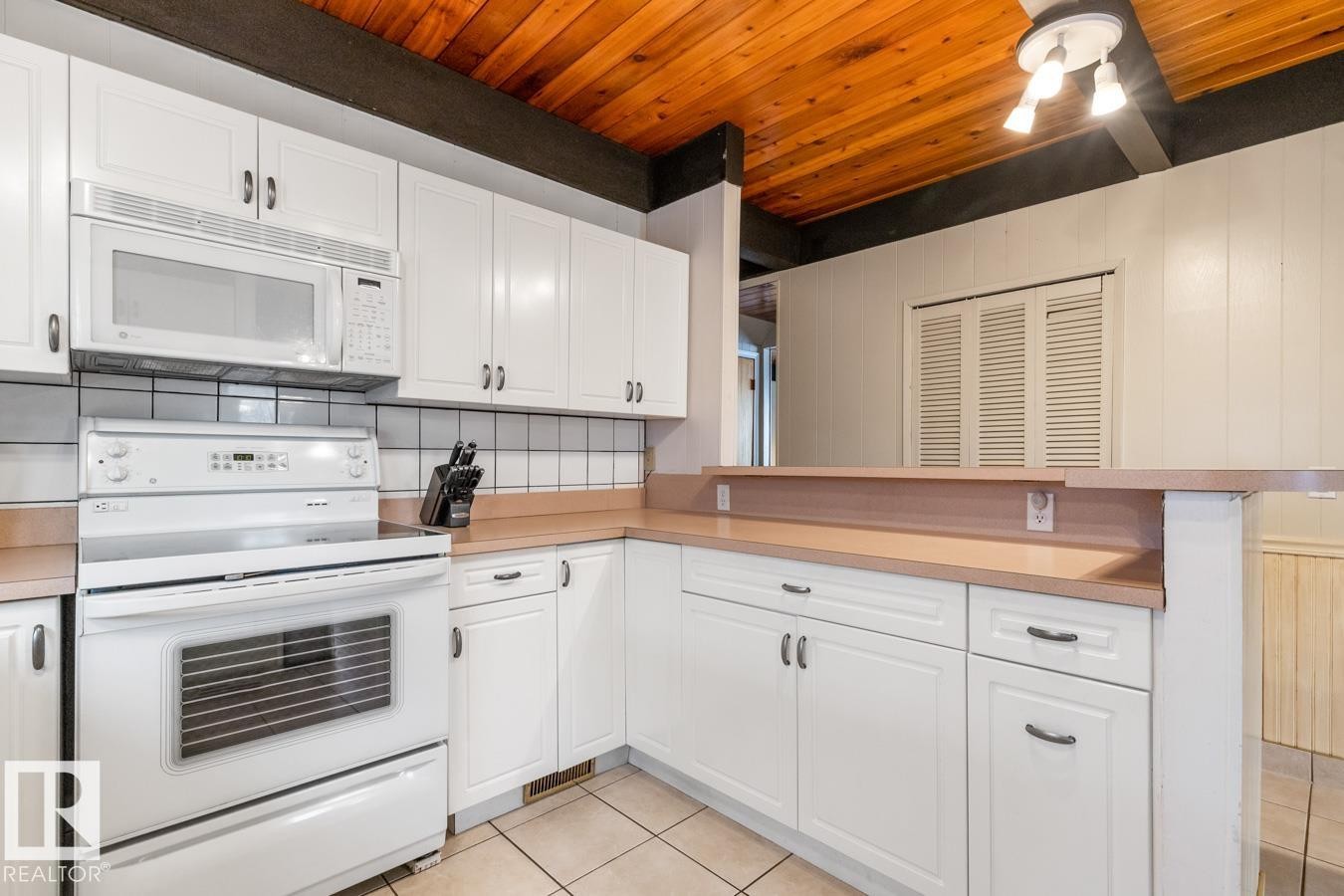 












311 3RD Street

,
Rural Lac Ste. Anne County,




AB
T0E 0L0

