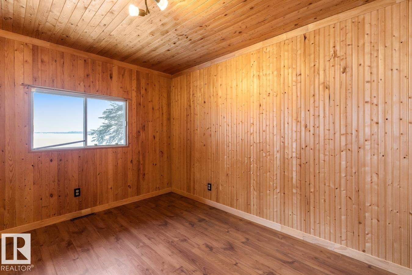 












311 3RD Street

,
Rural Lac Ste. Anne County,




AB
T0E 0L0

