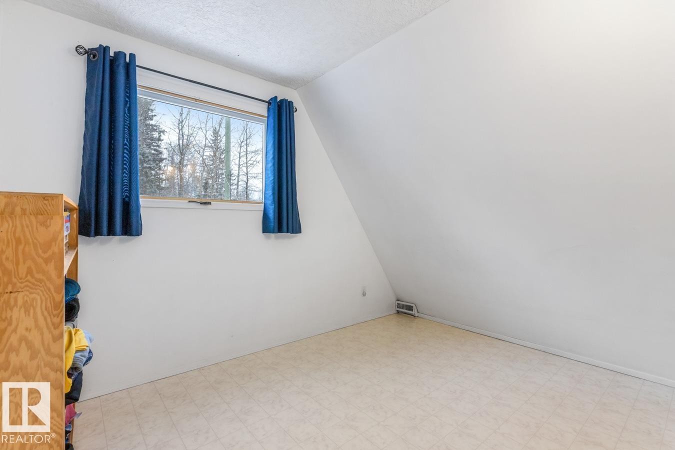 












311 3RD Street

,
Rural Lac Ste. Anne County,




AB
T0E 0L0

