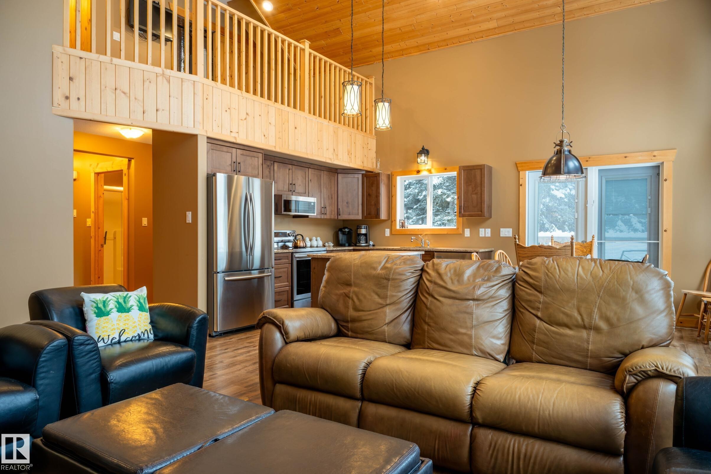 












120 Lakeshore Drive

,
Rural Bonnyville M.D.,




AB
T0A 2E0

