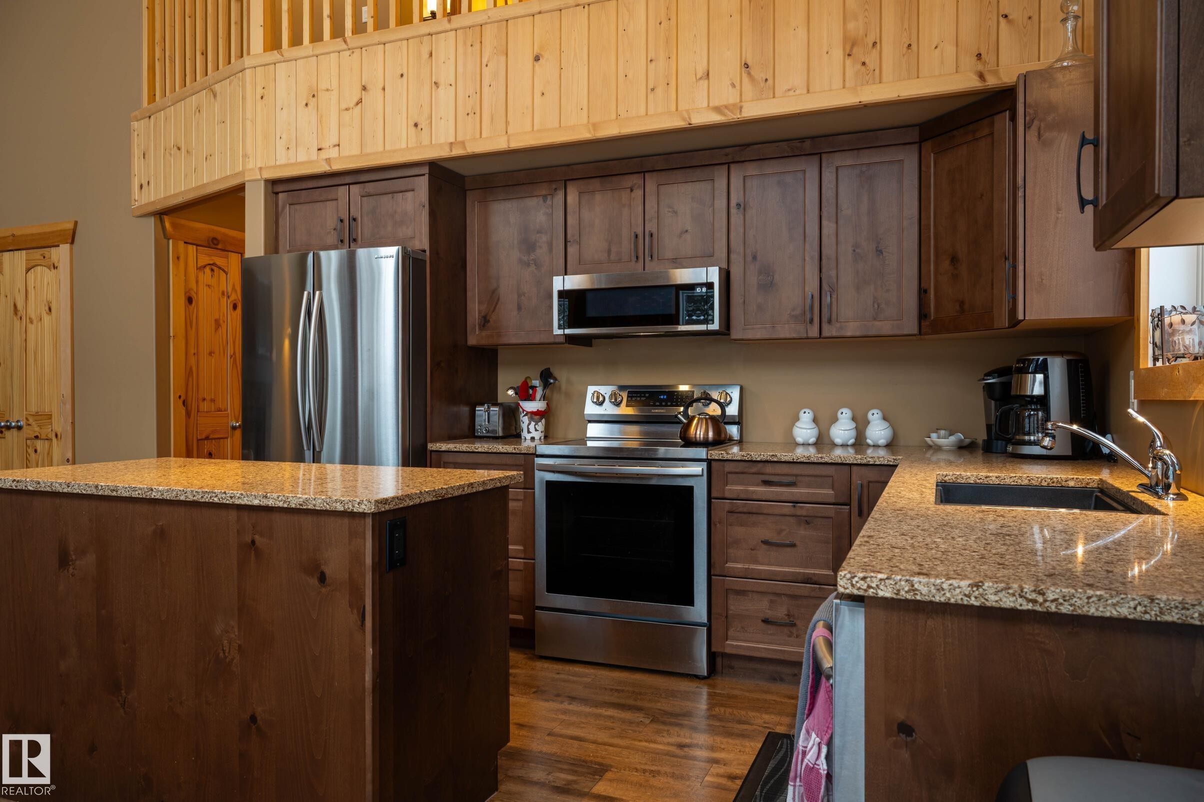 












120 Lakeshore Drive

,
Rural Bonnyville M.D.,




AB
T0A 2E0

