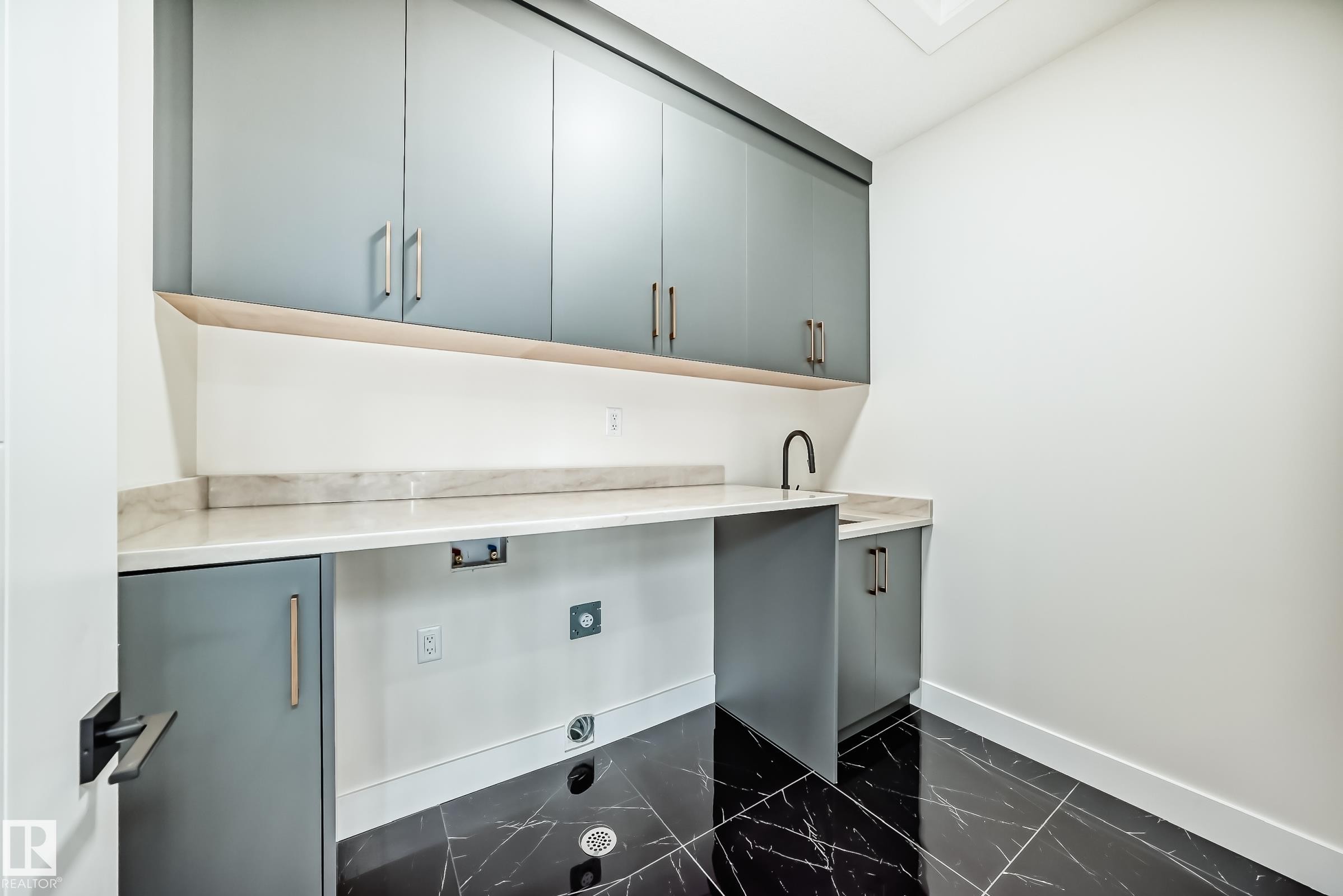 












5928 32 Street

,
Rural Leduc County,




AB
T4X 0X4

