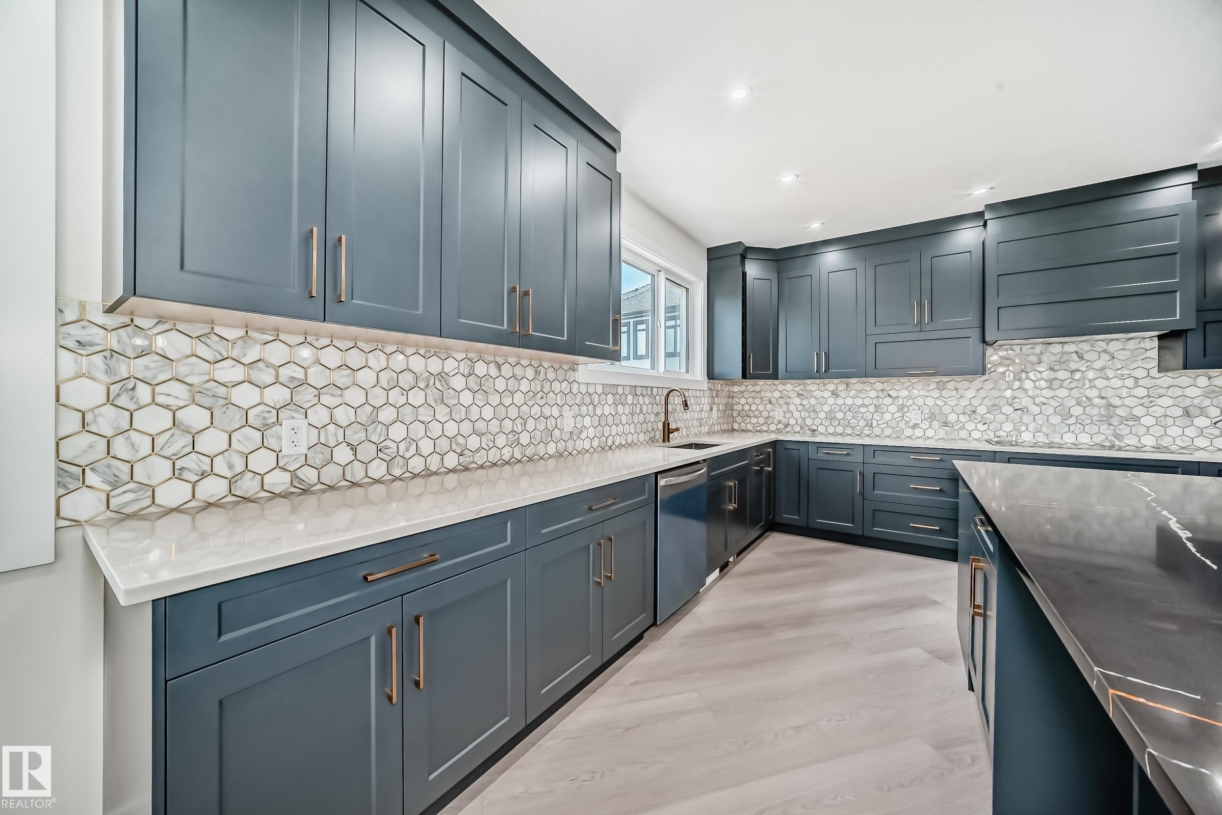 












5928 32 Street

,
Rural Leduc County,




AB
T4X 0X4

