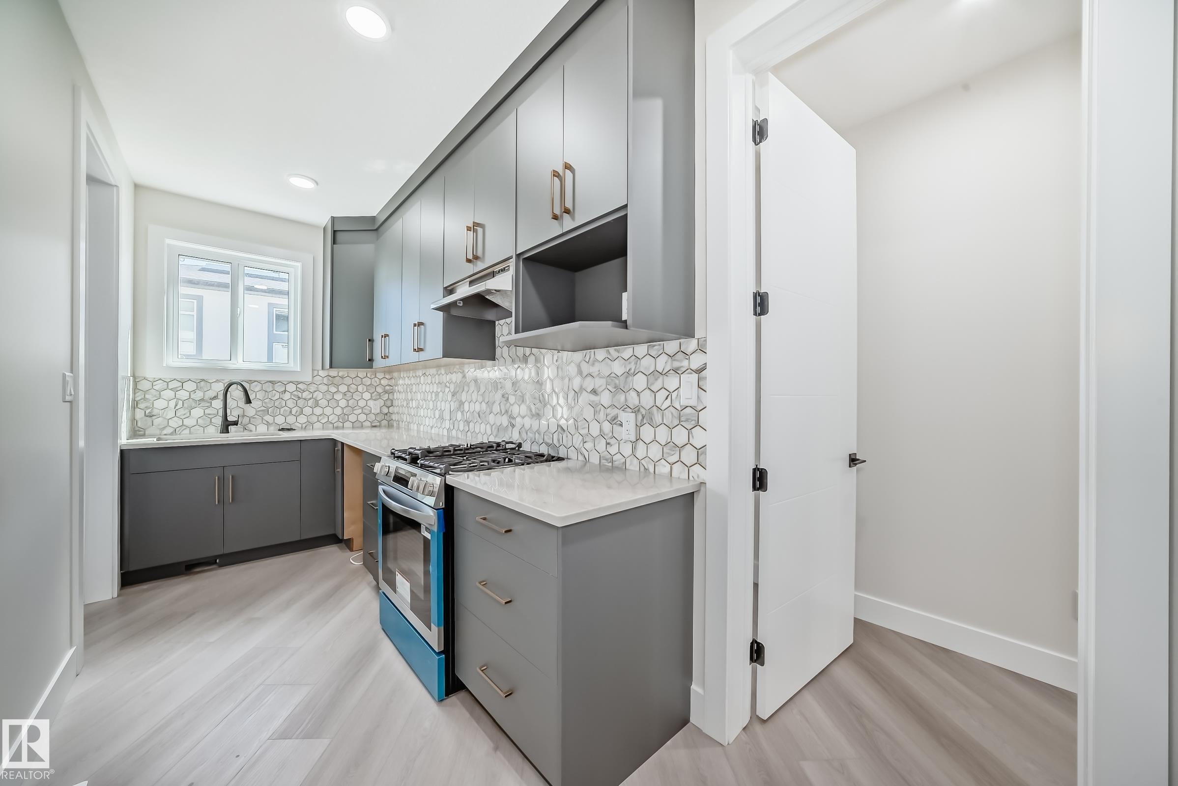 












5928 32 Street

,
Rural Leduc County,




AB
T4X 0X4

