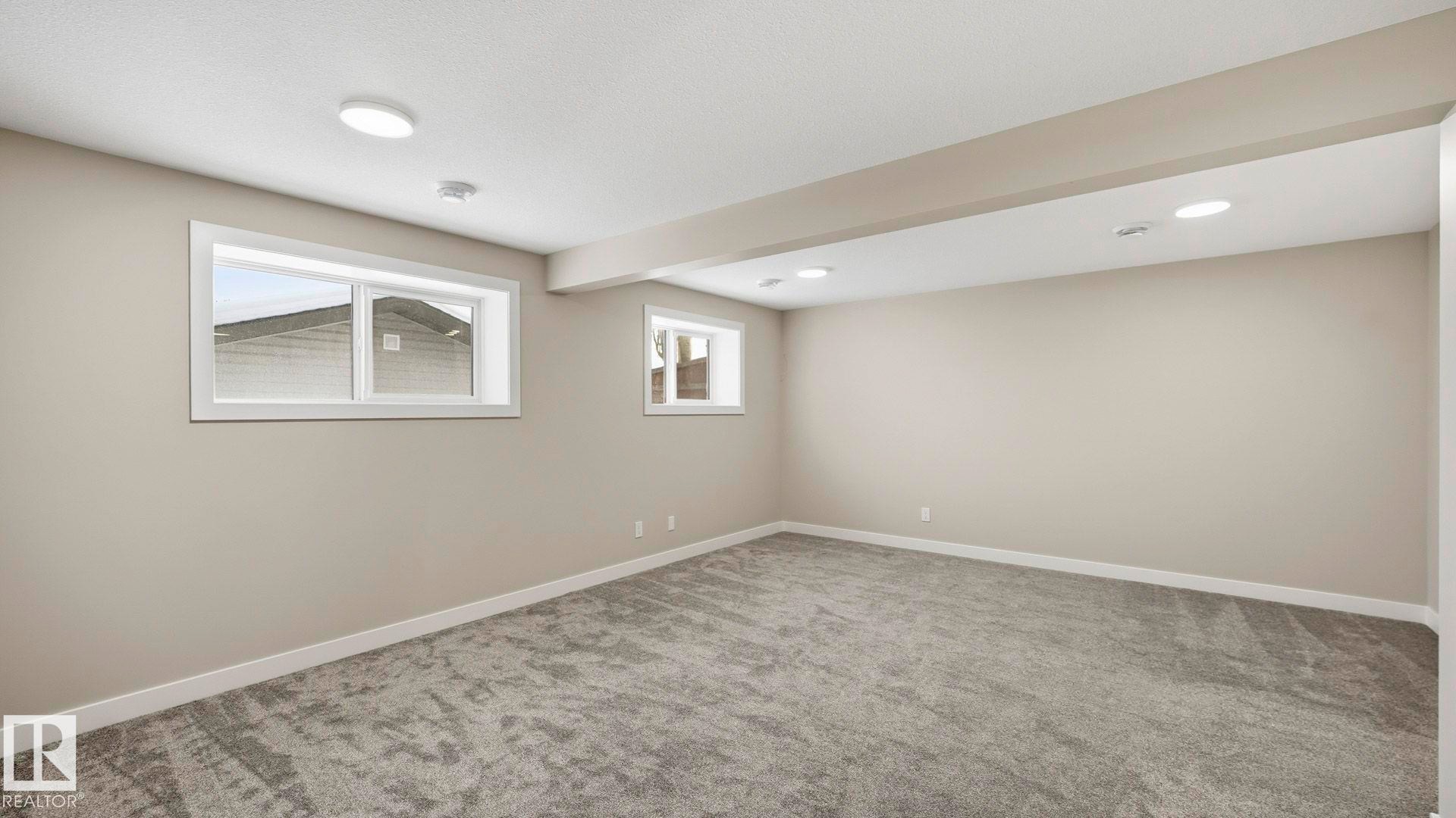 












98 HEATHERGLEN Crescent

,
Spruce Grove,




AB
T7X 3X5

