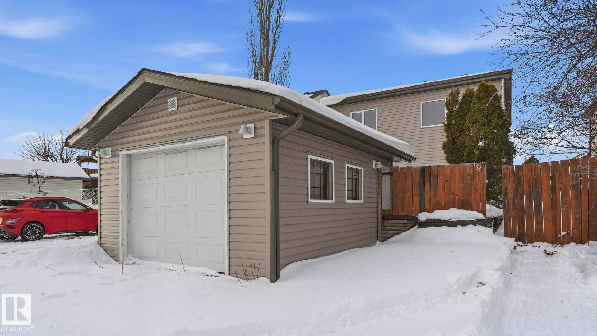 












98 HEATHERGLEN Crescent

,
Spruce Grove,




AB
T7X 3X5

