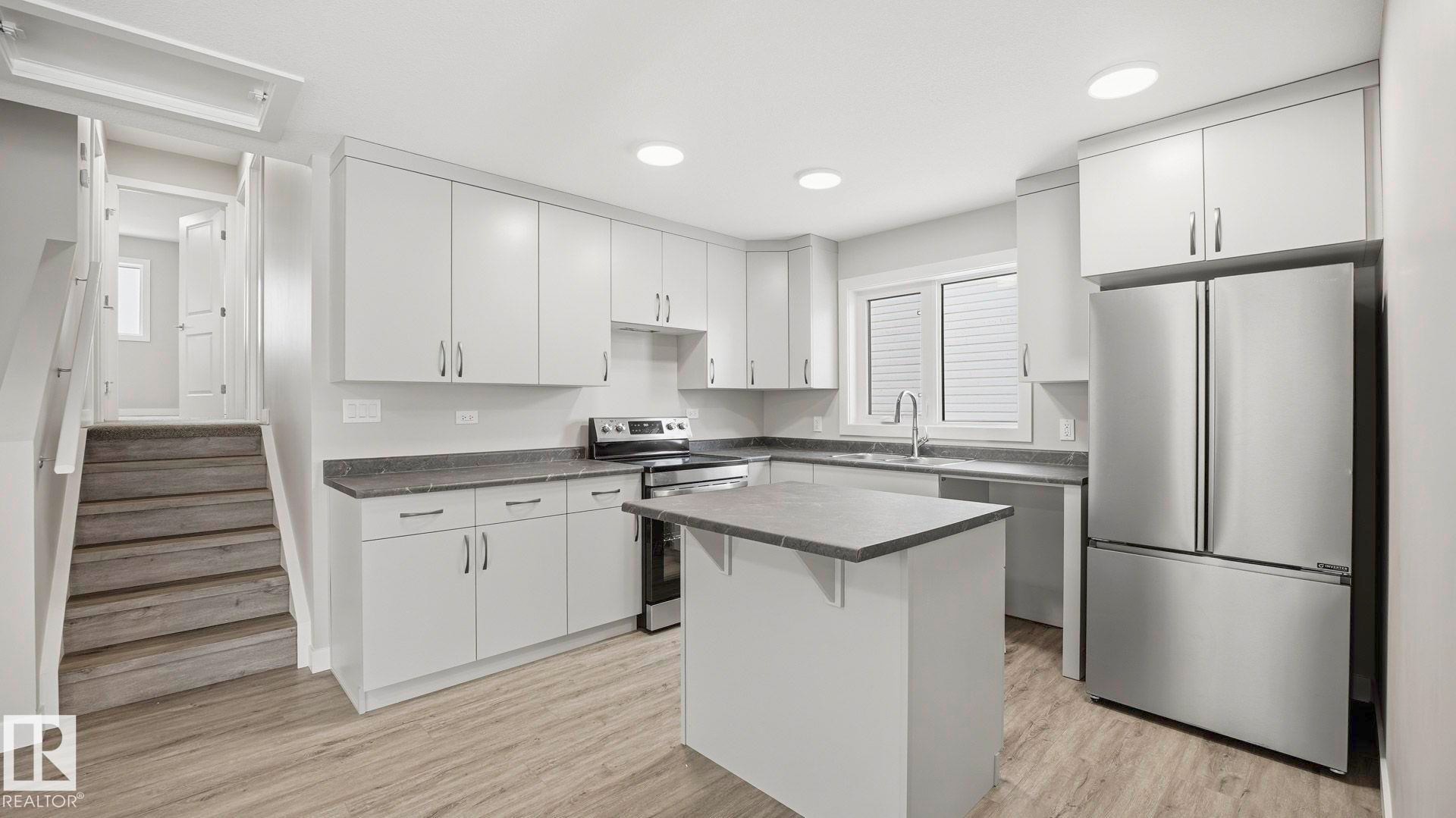 












98 HEATHERGLEN Crescent

,
Spruce Grove,




AB
T7X 3X5

