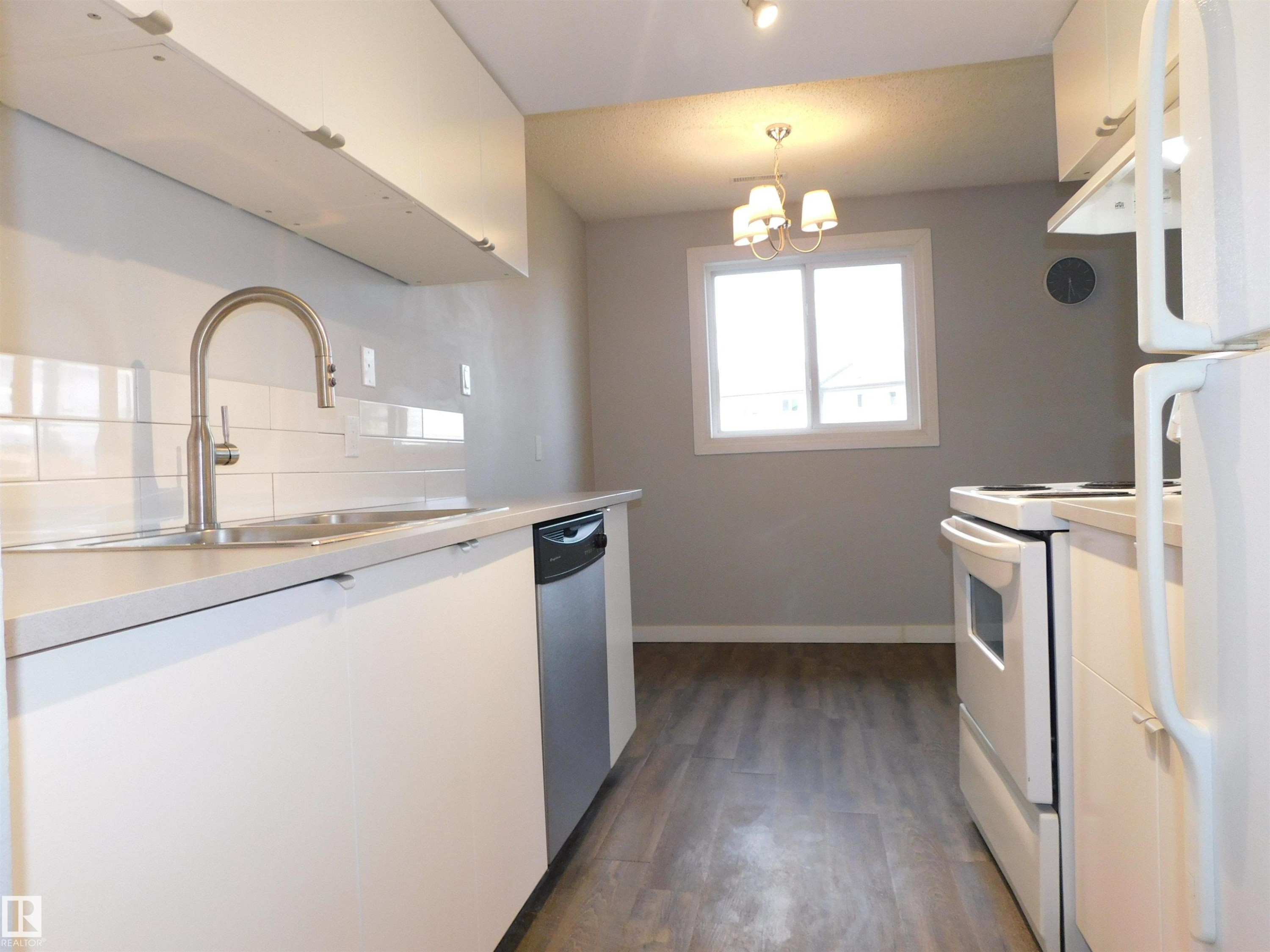 












1412 LAKEWOOD Road W

,
Edmonton,




AB
T6K 3M2


