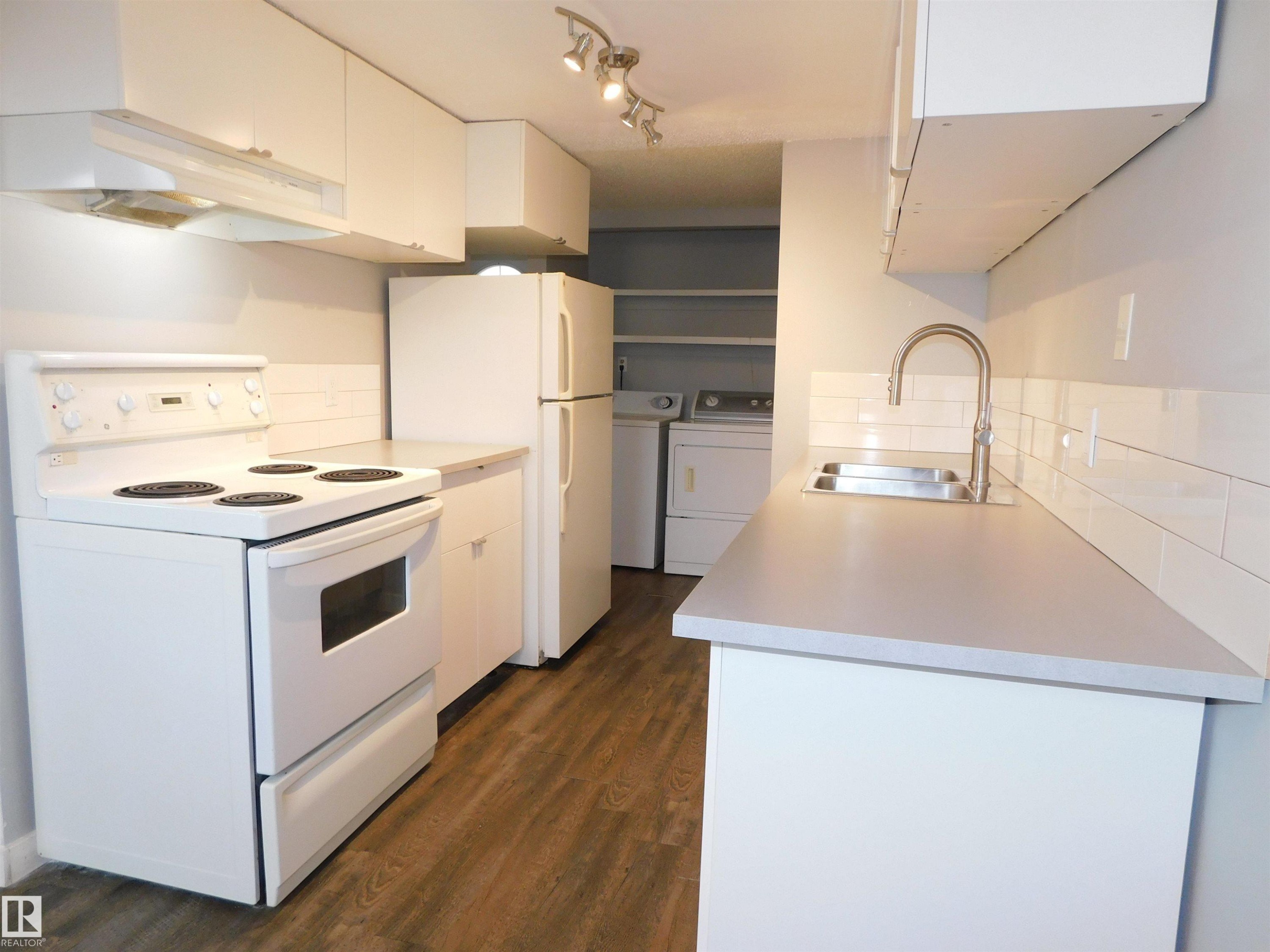 












1412 LAKEWOOD Road W

,
Edmonton,




AB
T6K 3M2

