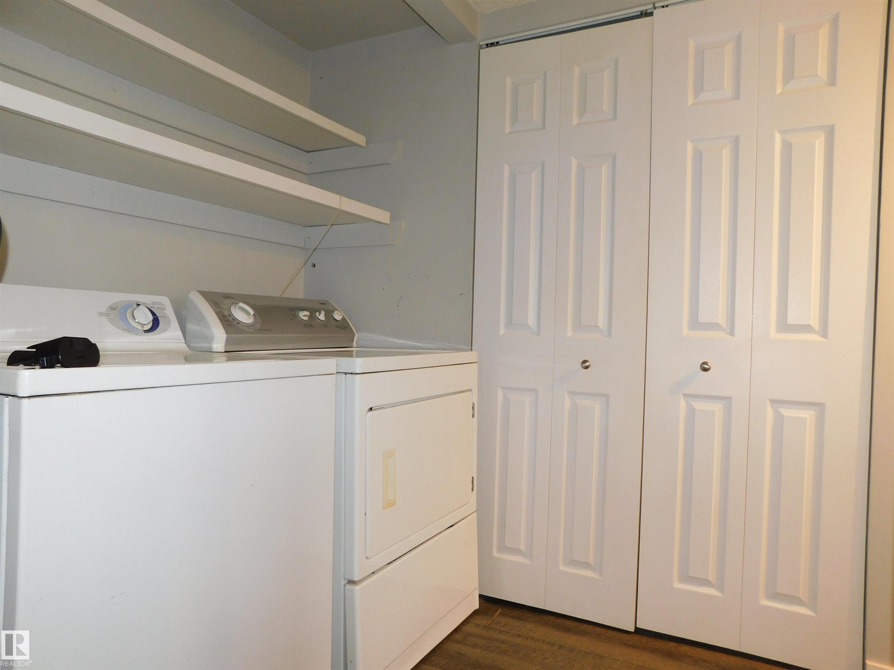 












1412 LAKEWOOD Road W

,
Edmonton,




AB
T6K 3M2

