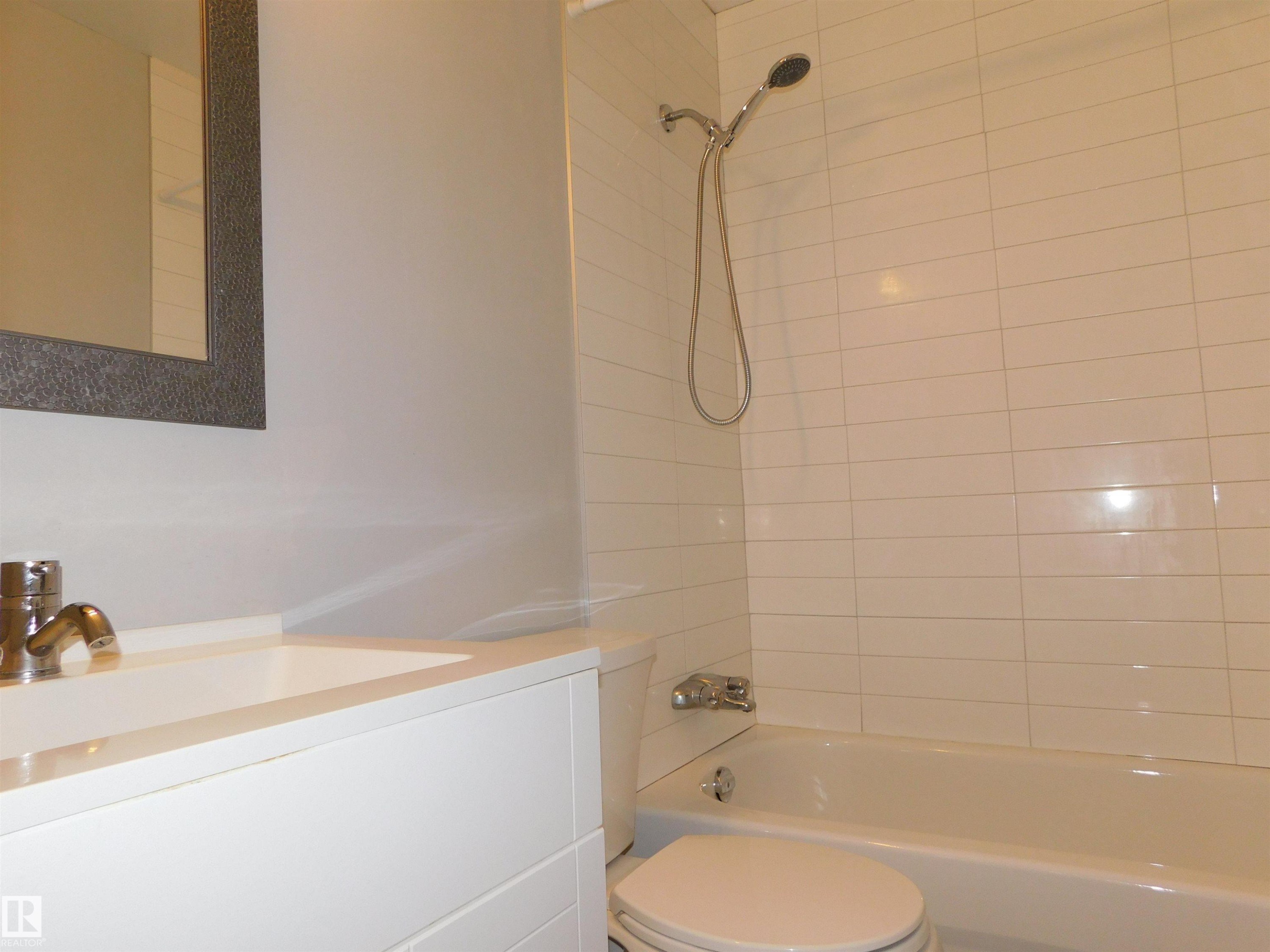 












1412 LAKEWOOD Road W

,
Edmonton,




AB
T6K 3M2

