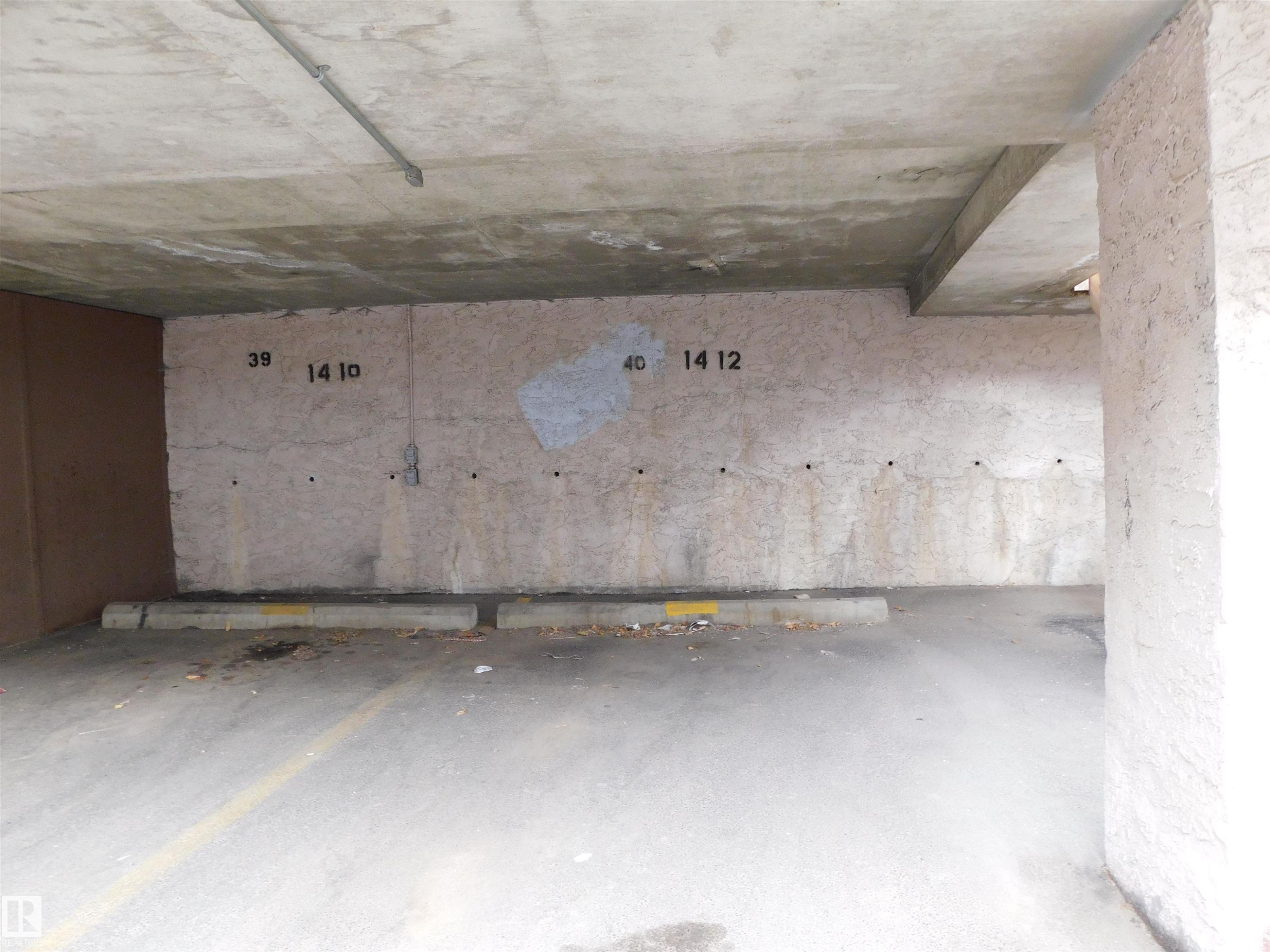 












1412 LAKEWOOD Road W

,
Edmonton,




AB
T6K 3M2

