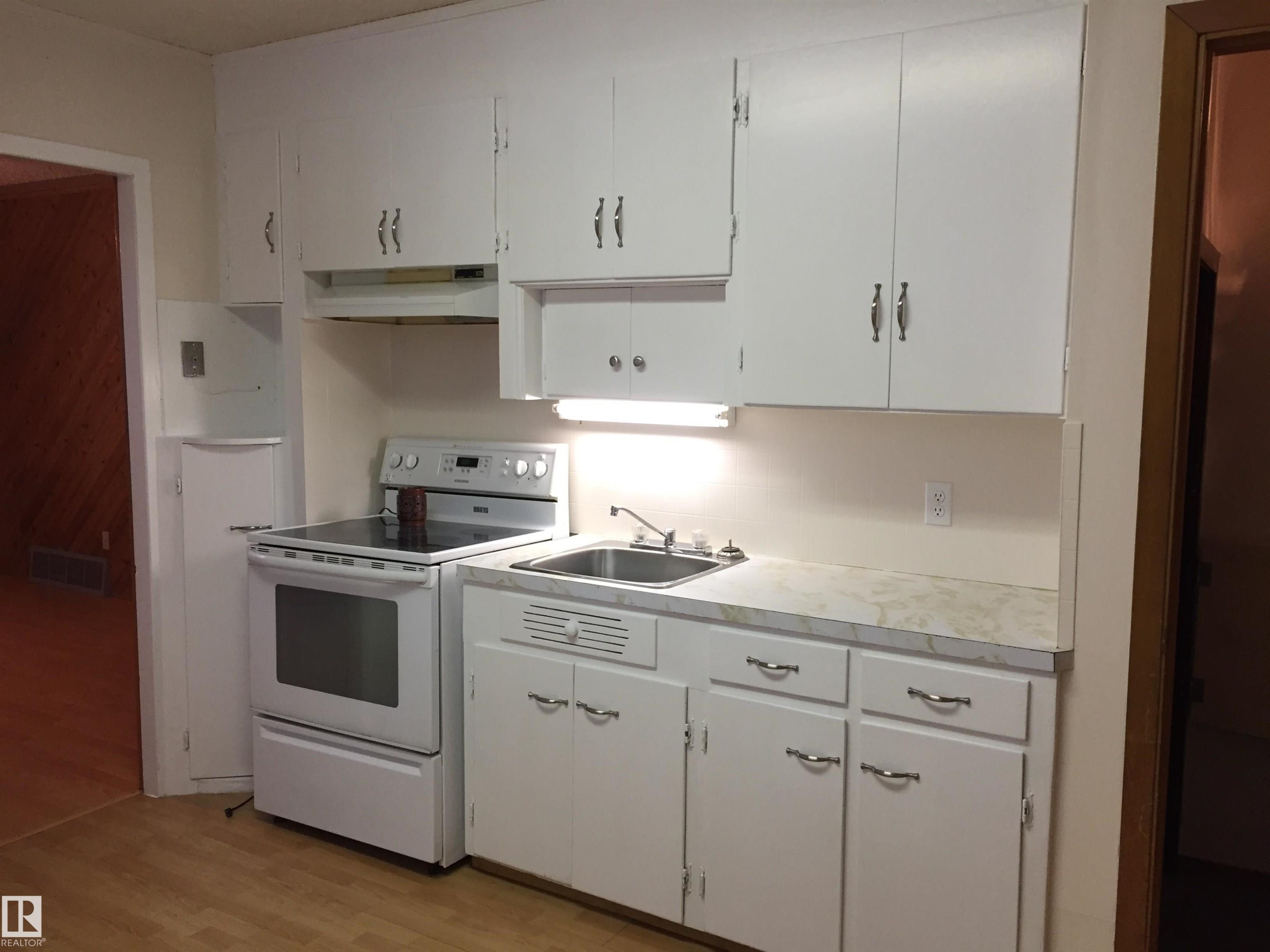 












9747 107 Street

,
Westlock,




AB
T7P 2P6

