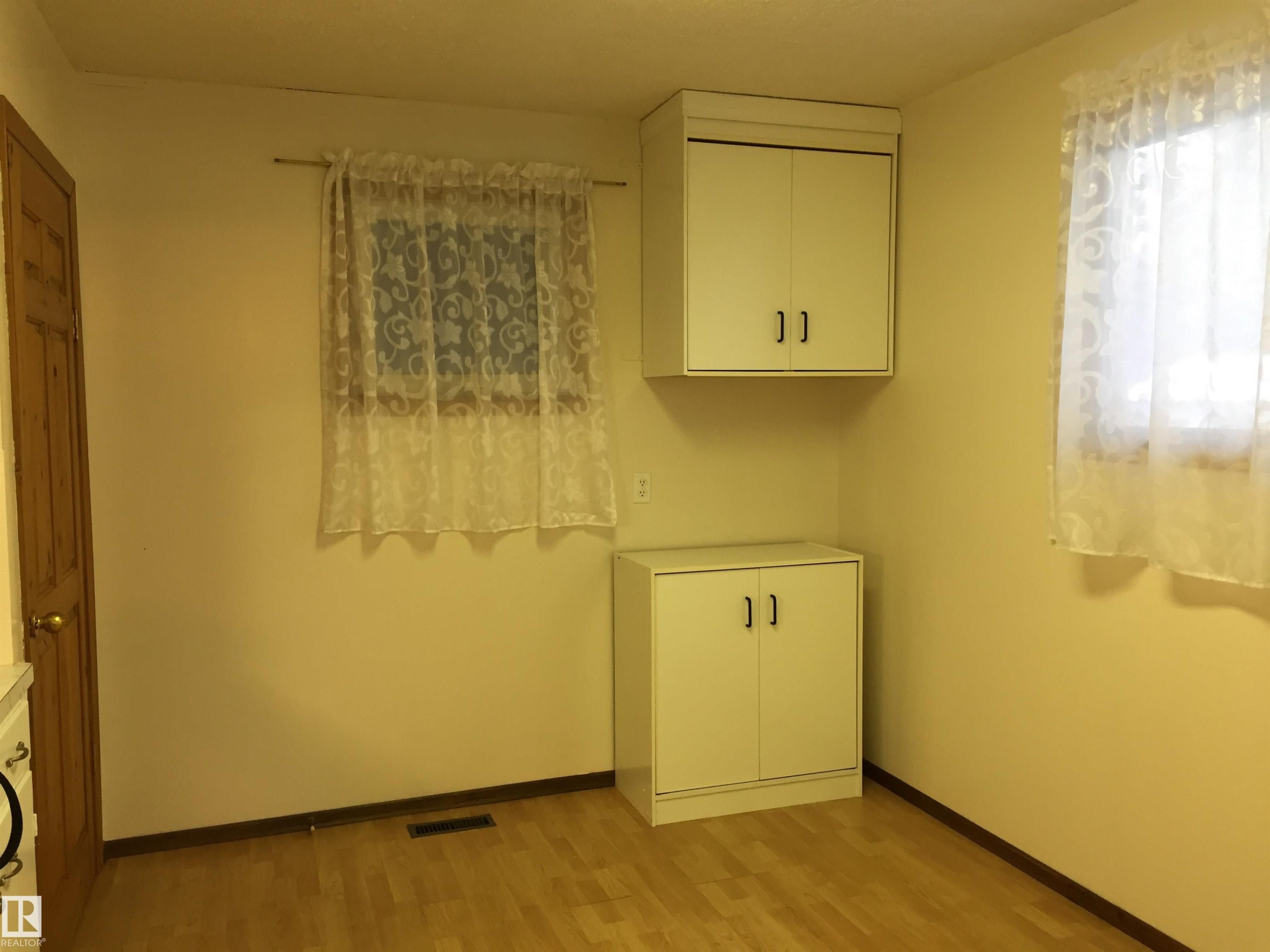 












9747 107 Street

,
Westlock,




AB
T7P 2P6

