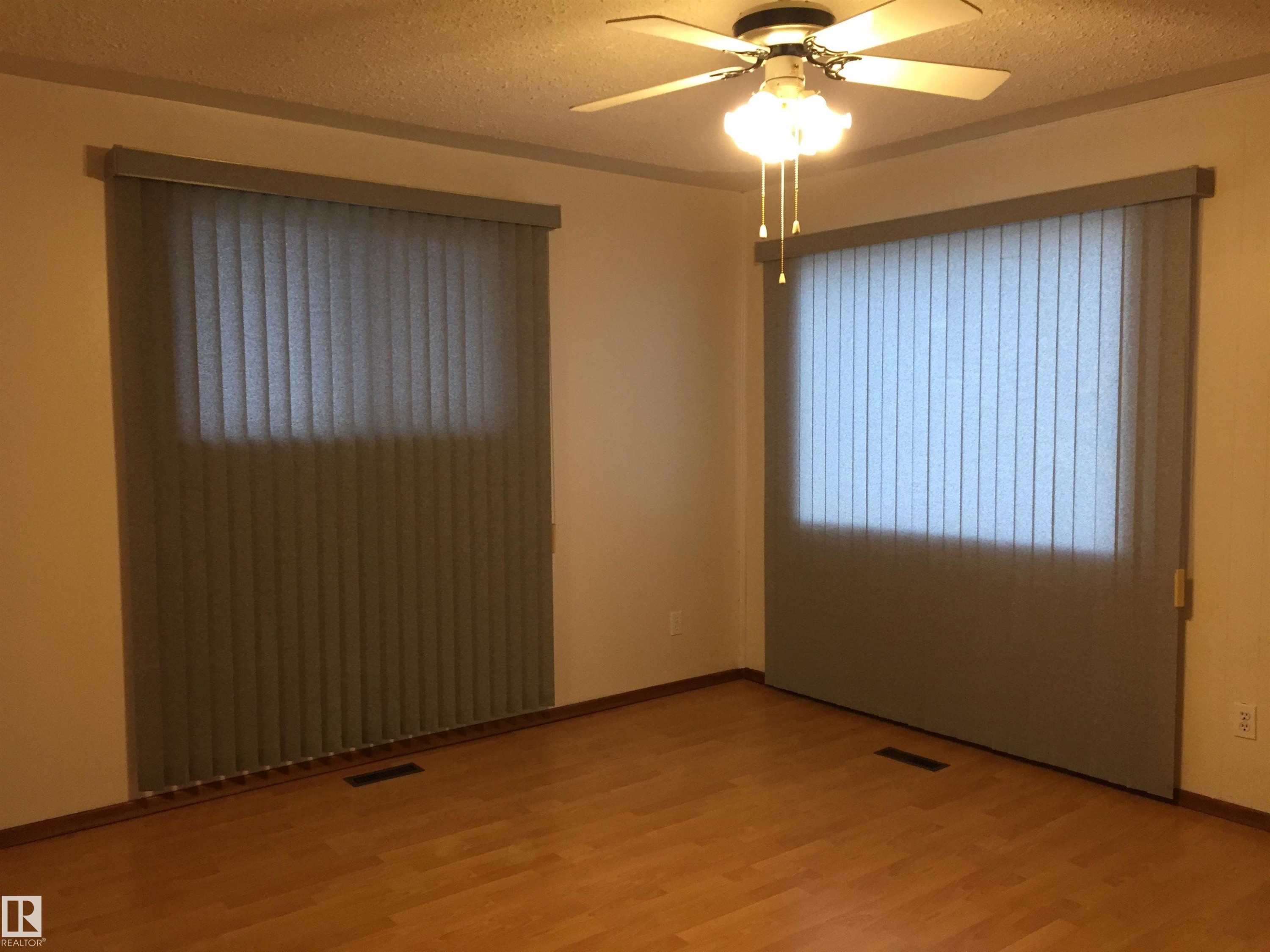 












9747 107 Street

,
Westlock,




AB
T7P 2P6

