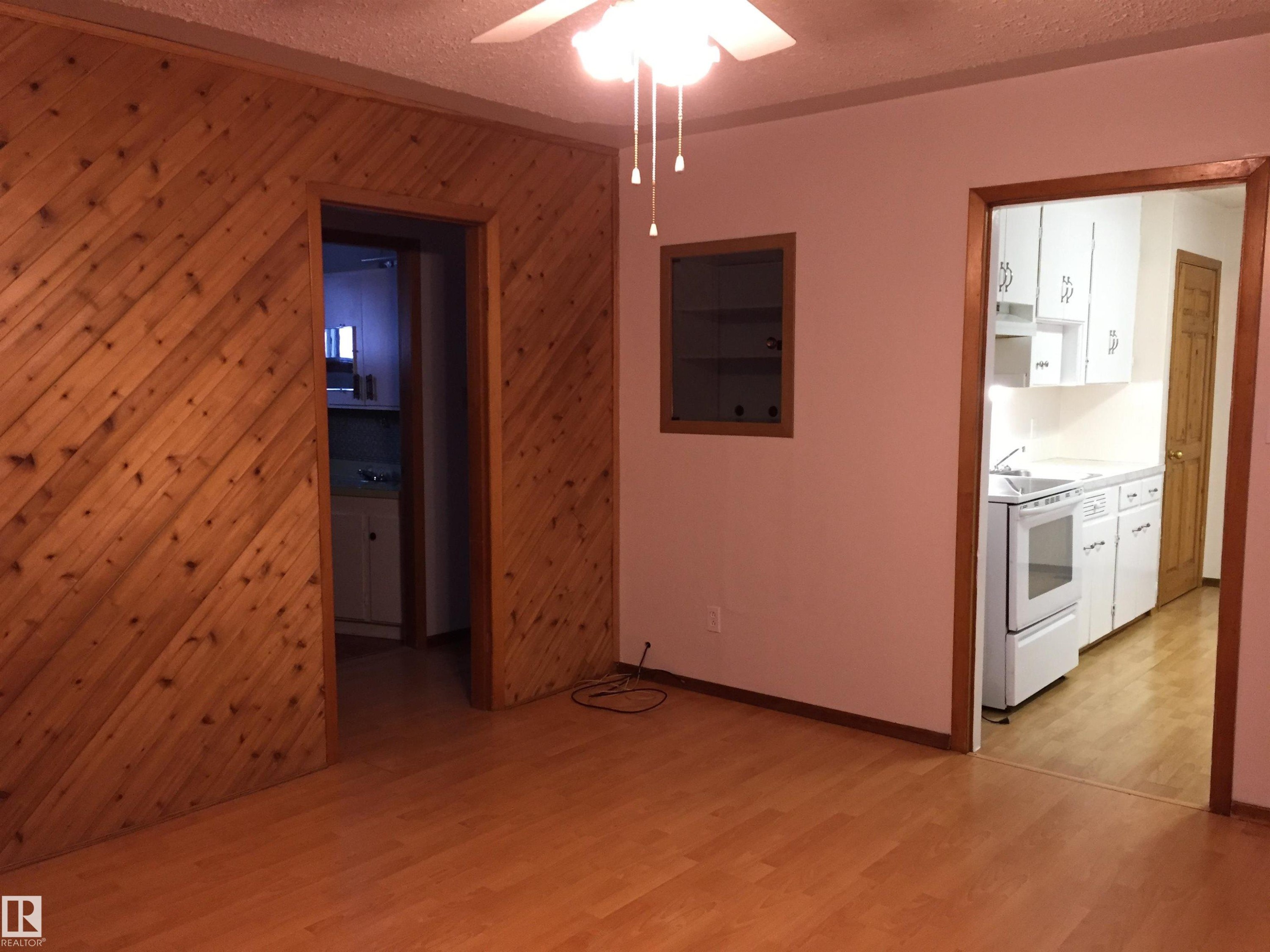 












9747 107 Street

,
Westlock,




AB
T7P 2P6

