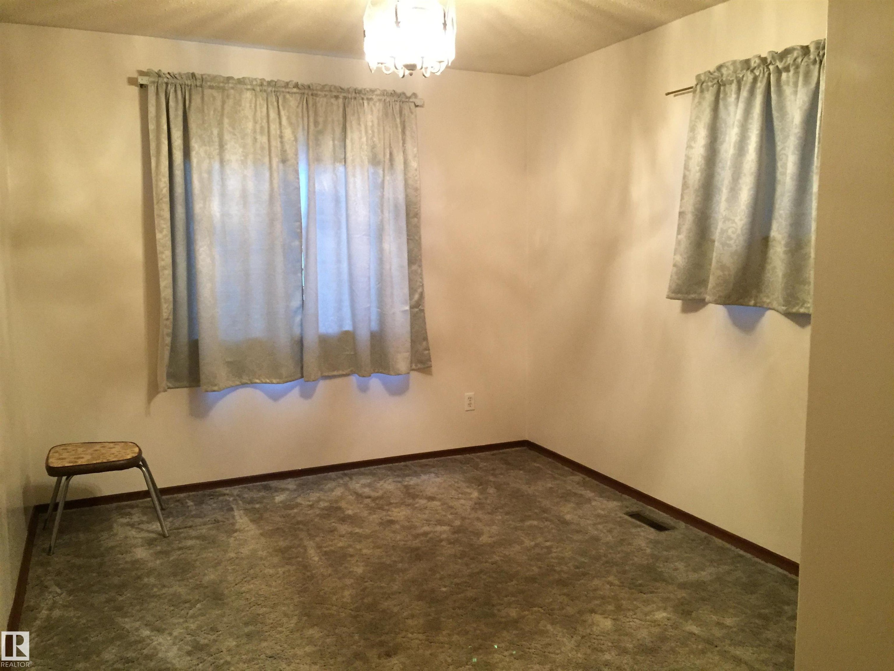 












9747 107 Street

,
Westlock,




AB
T7P 2P6

