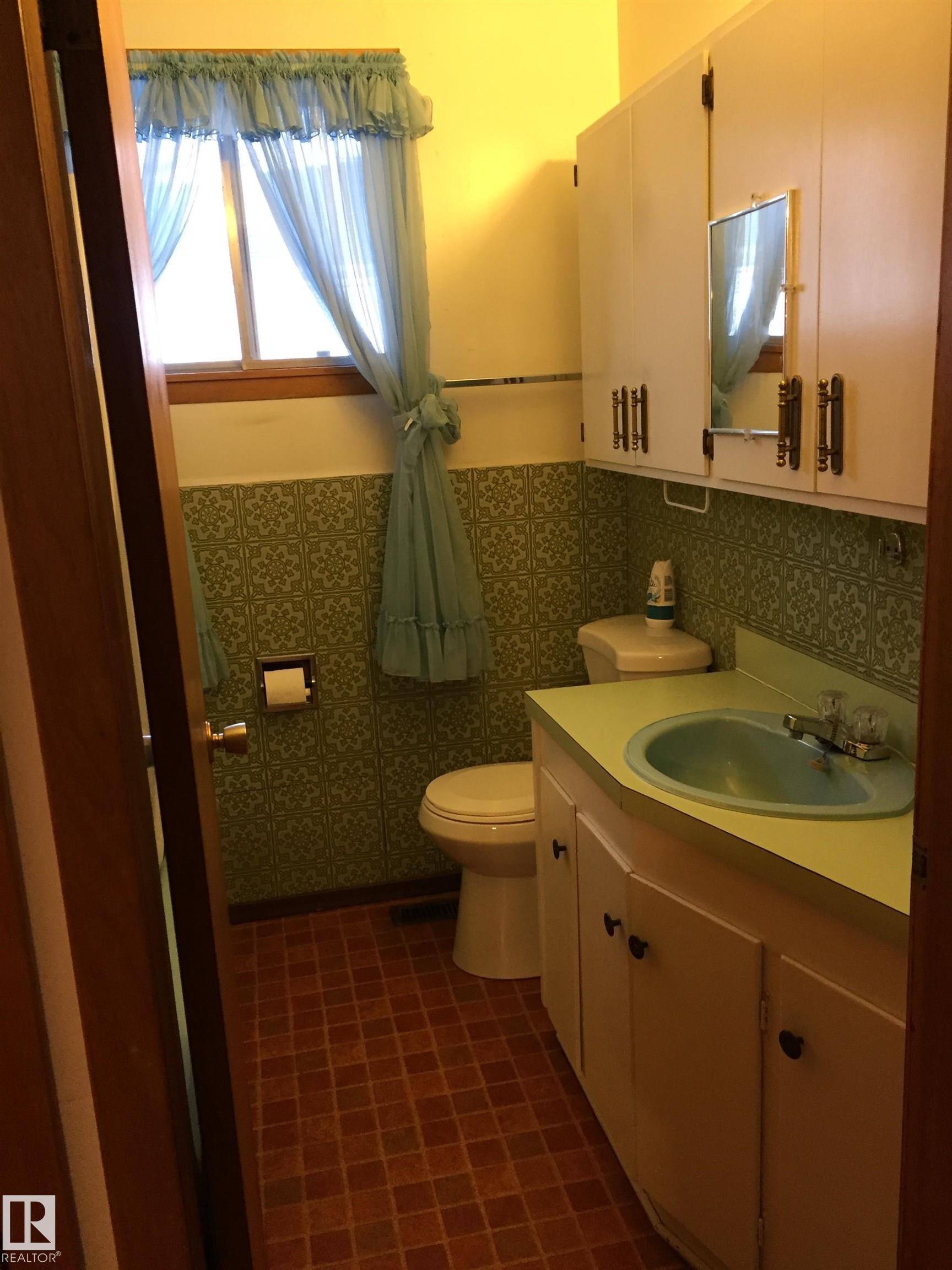 












9747 107 Street

,
Westlock,




AB
T7P 2P6

