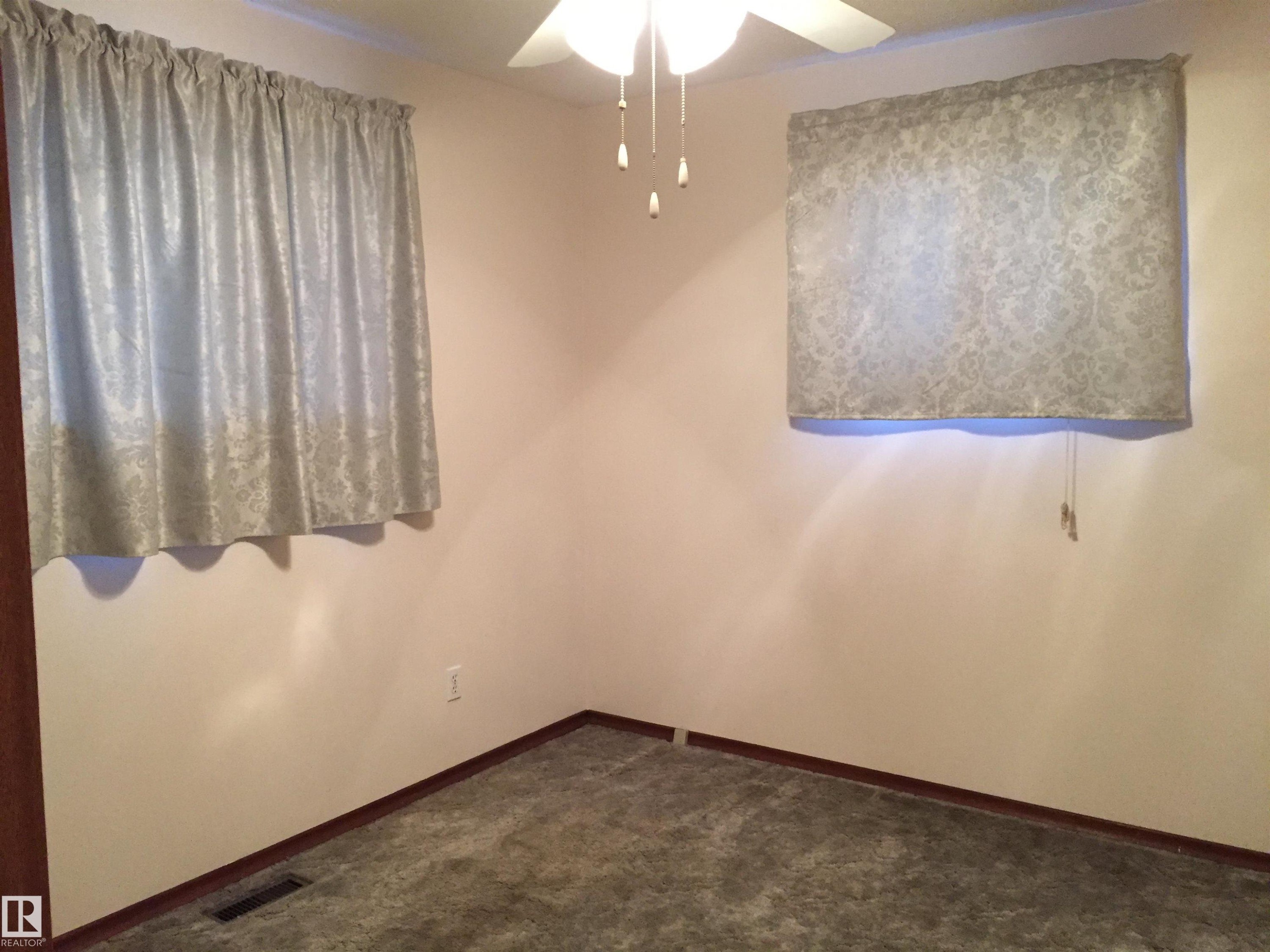 












9747 107 Street

,
Westlock,




AB
T7P 2P6

