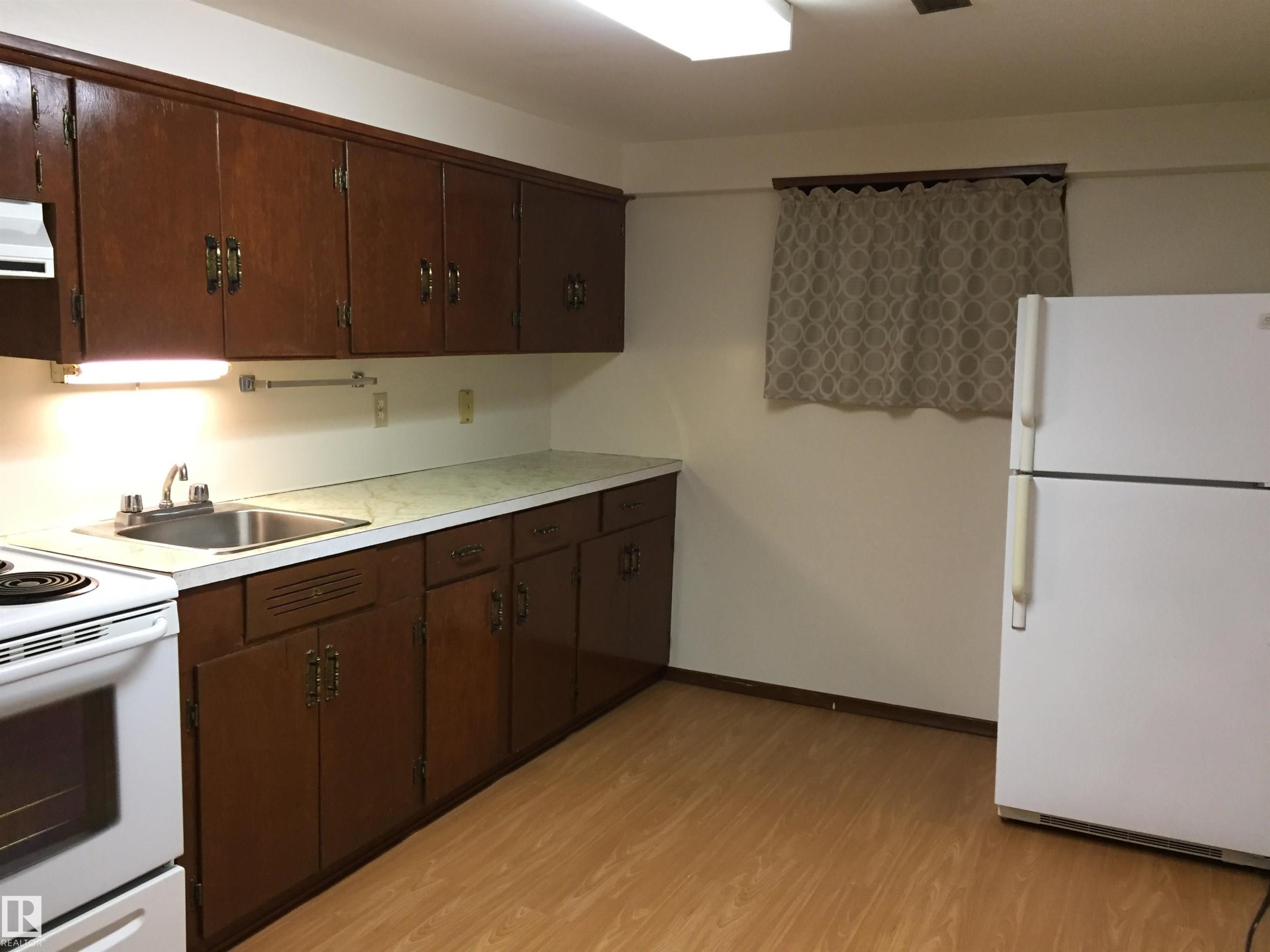 












9747 107 Street

,
Westlock,




AB
T7P 2P6

