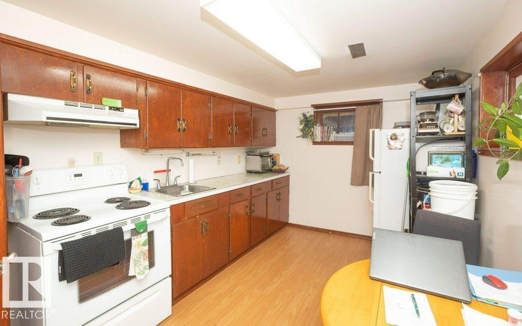 












9747 107 Street

,
Westlock,




AB
T7P 2P6

