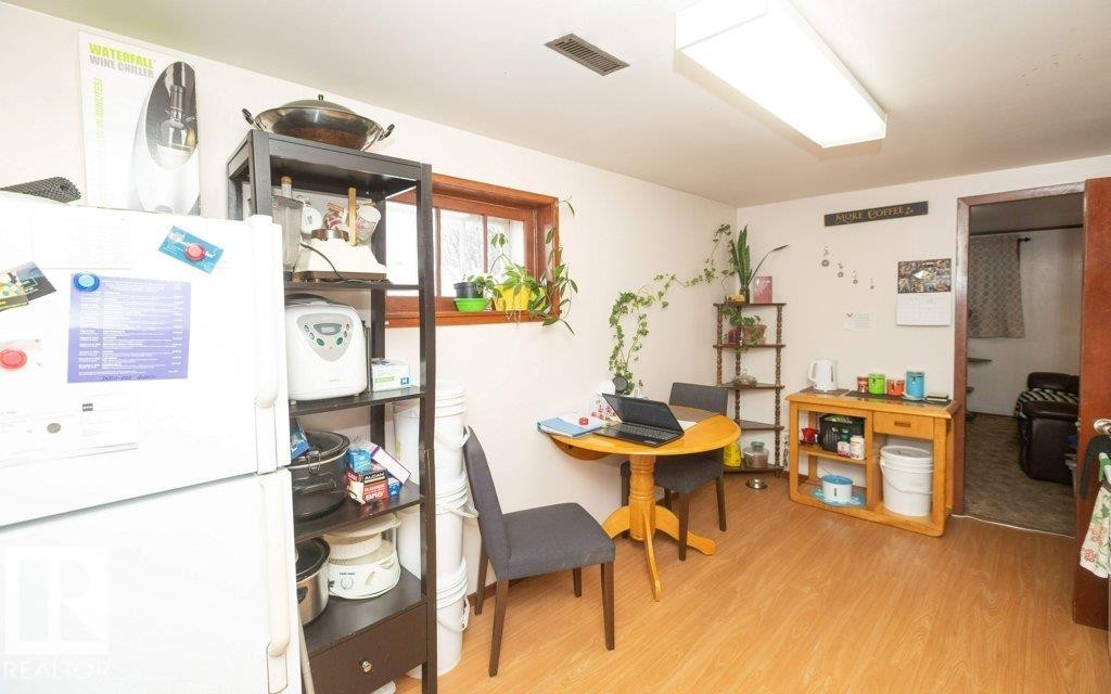 












9747 107 Street

,
Westlock,




AB
T7P 2P6

