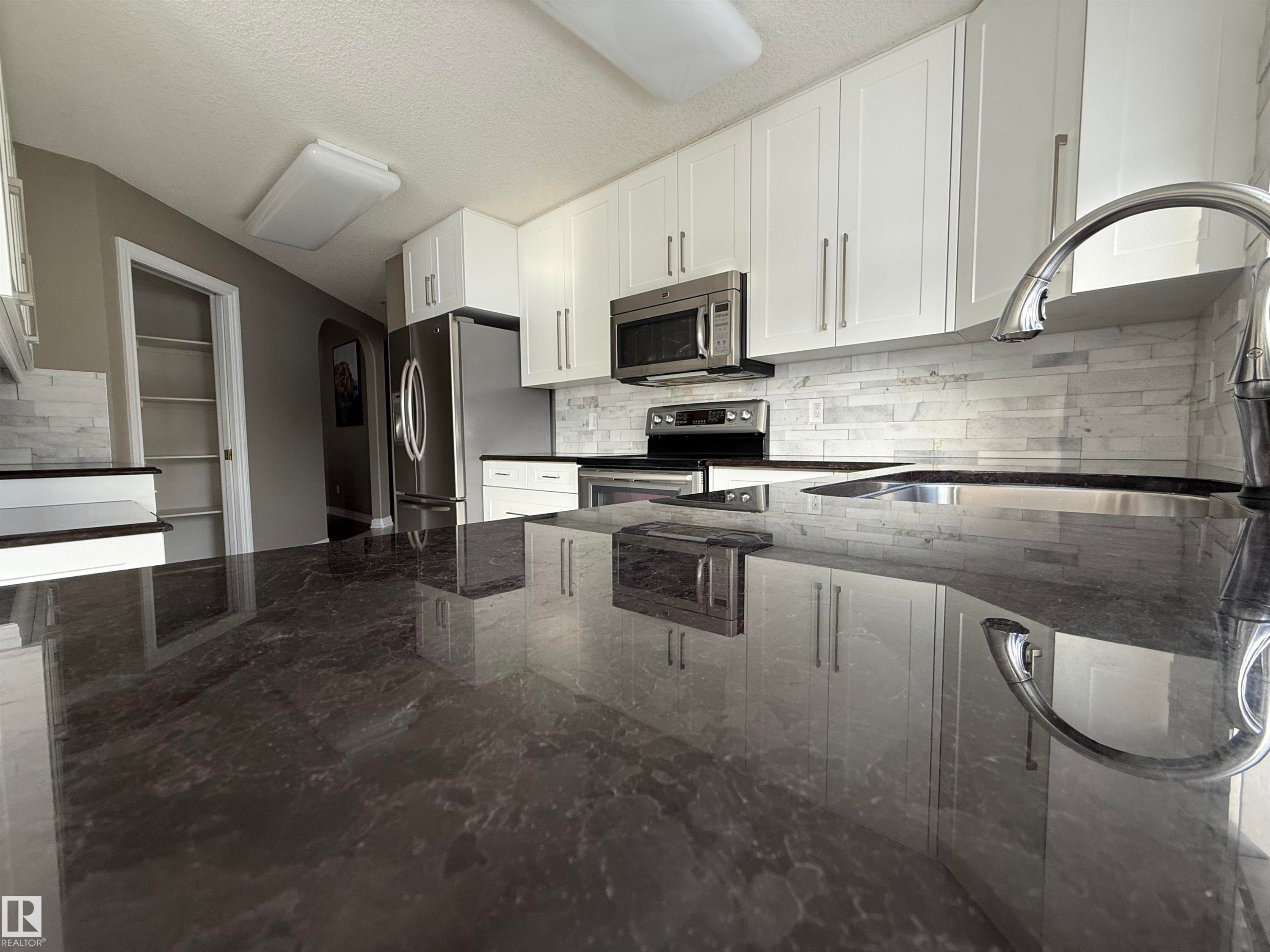 












17 925 Picard Drive

,
Edmonton,




AB
T5T 6H3

