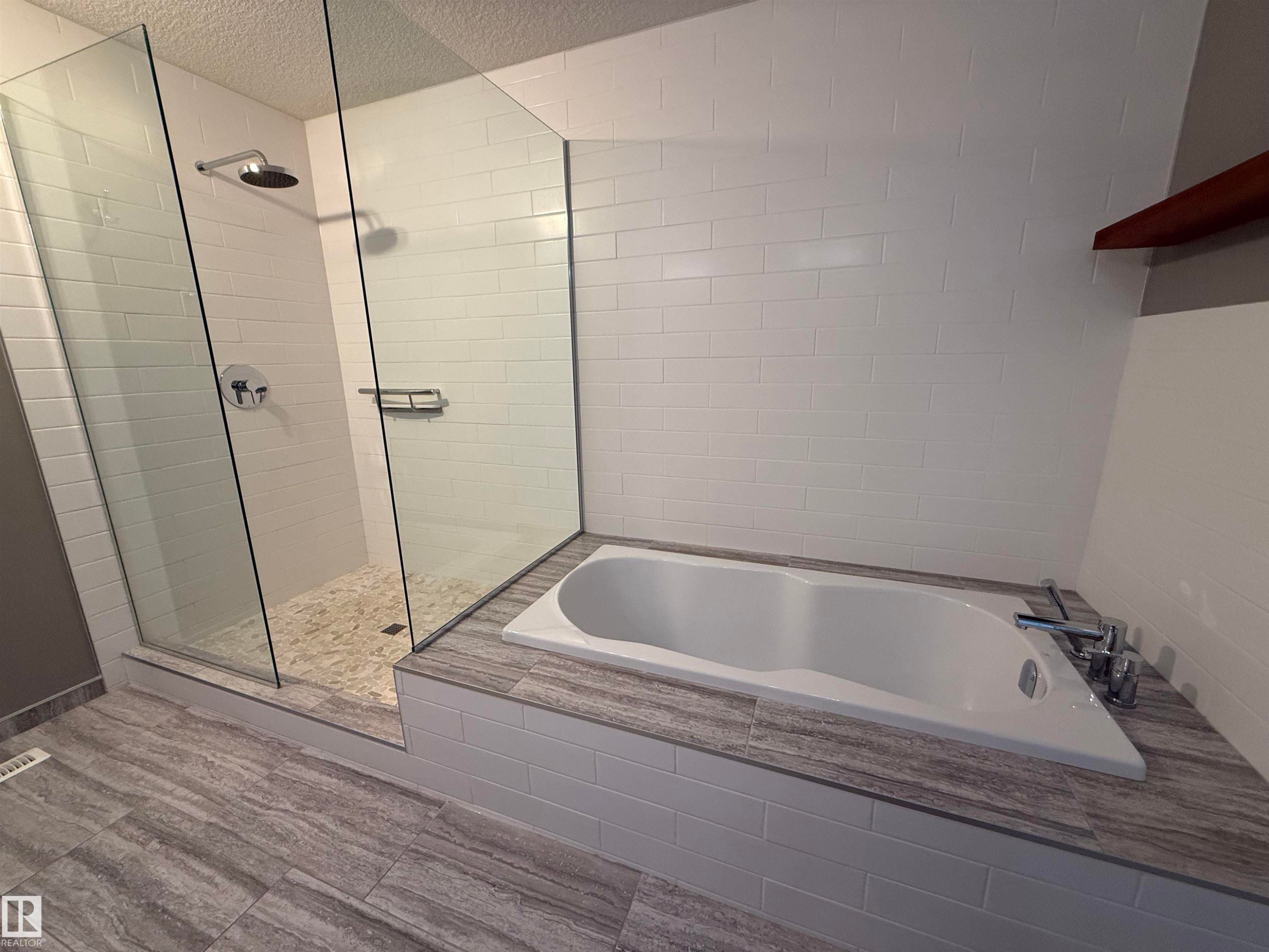 












17 925 Picard Drive

,
Edmonton,




AB
T5T 6H3

