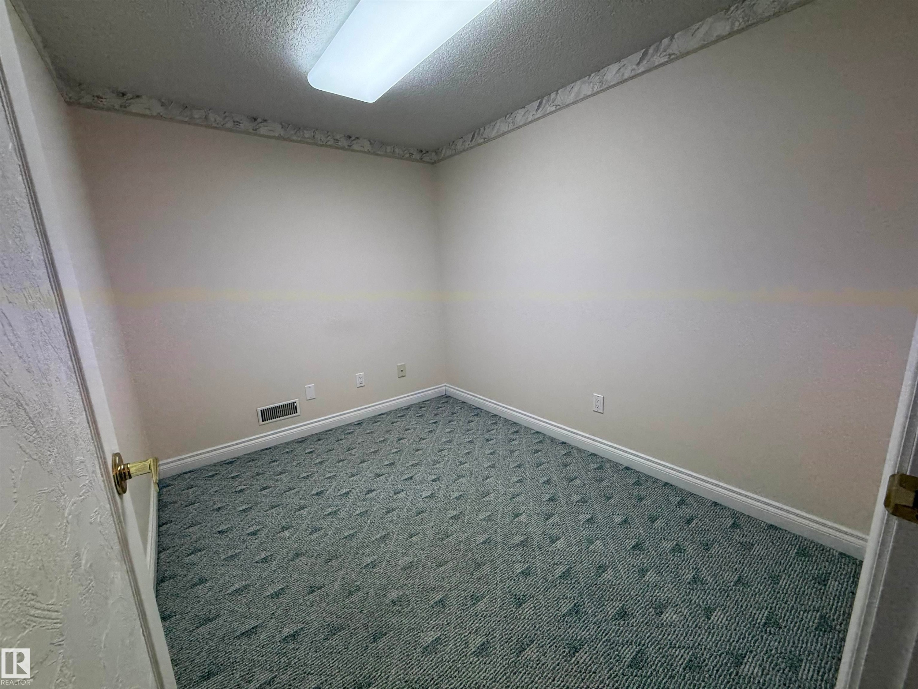 












17 925 Picard Drive

,
Edmonton,




AB
T5T 6H3

