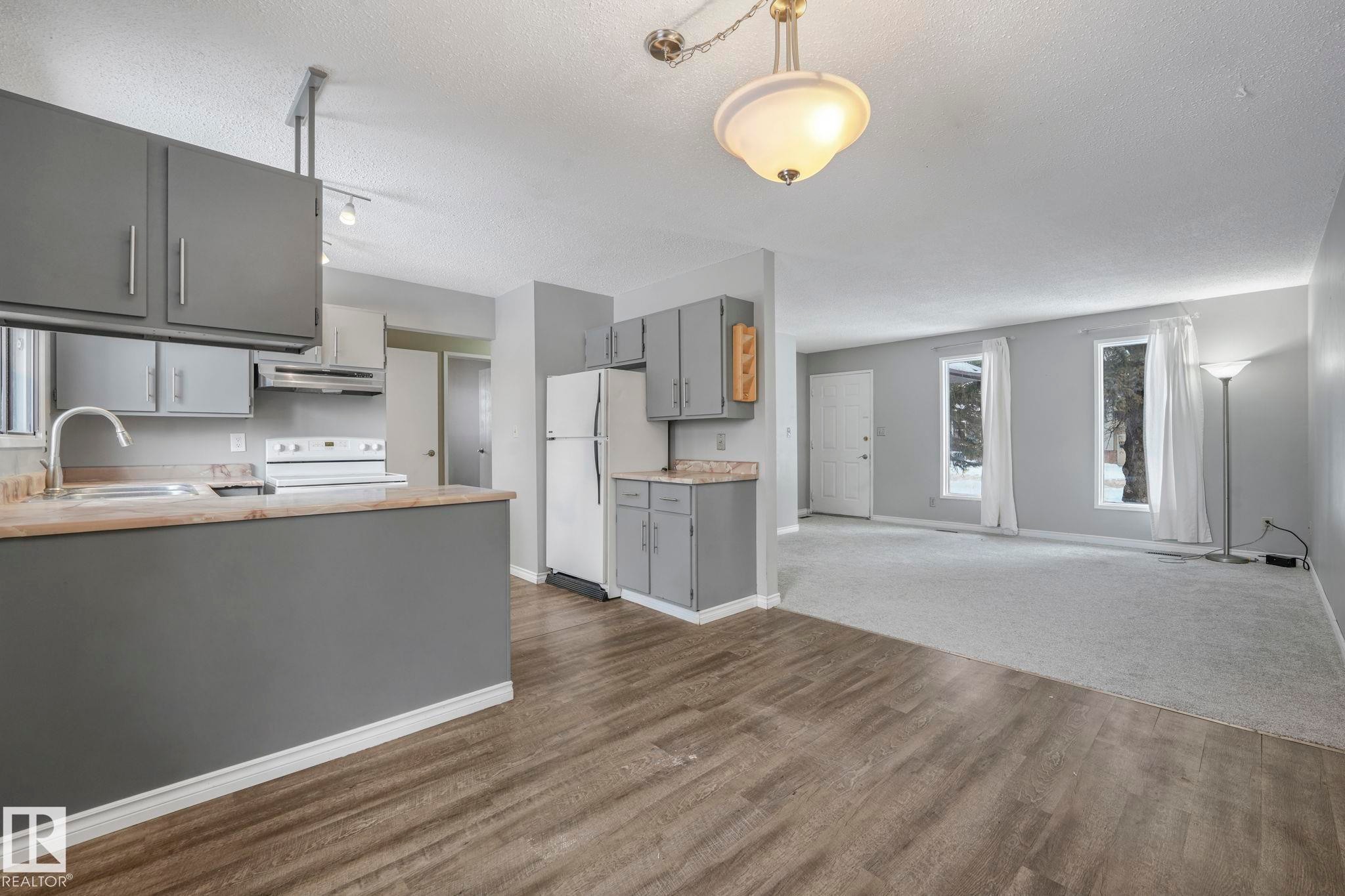 












6411 12 Avenue

,
Edmonton,




AB
T6L 2G3

