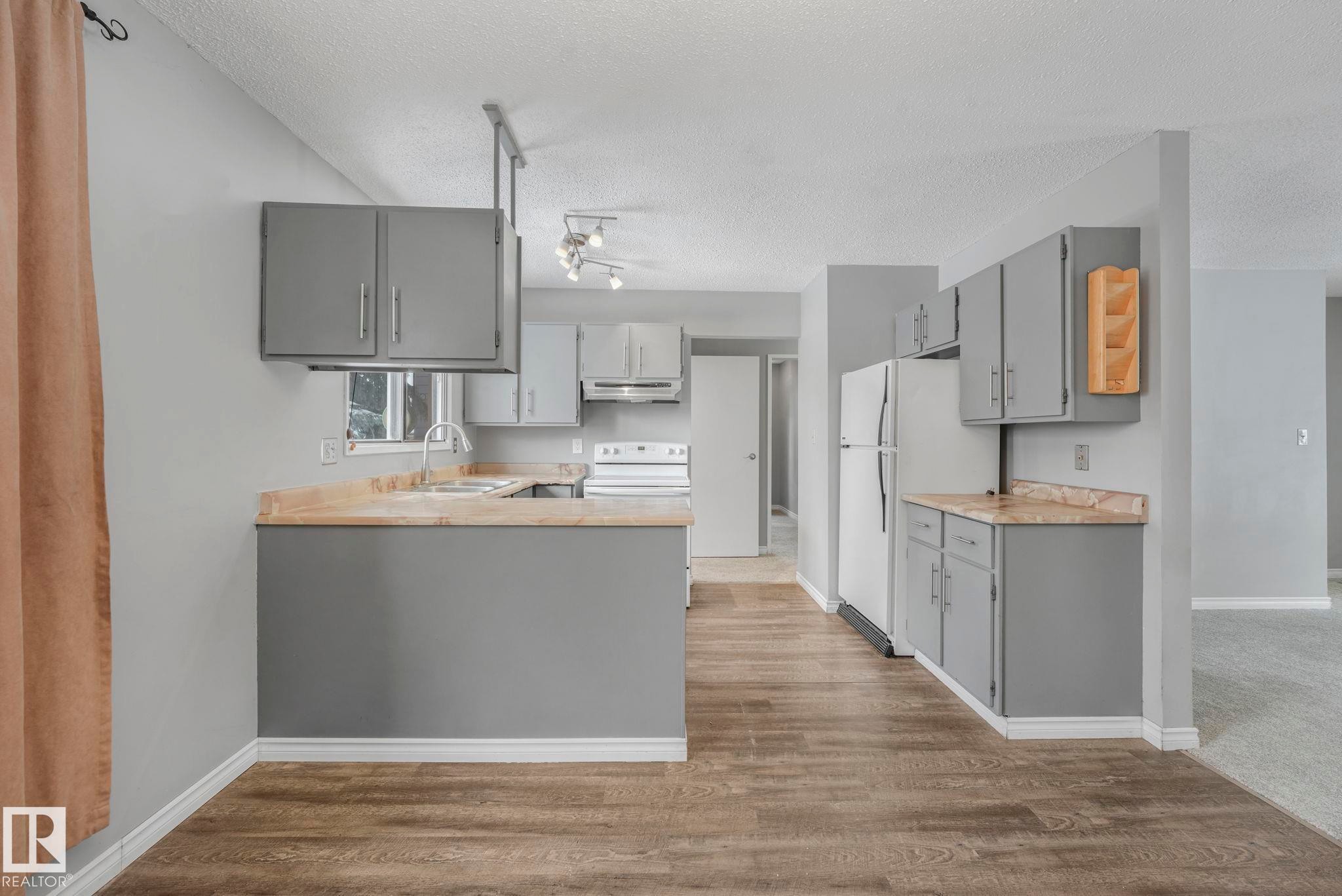 












6411 12 Avenue

,
Edmonton,




AB
T6L 2G3

